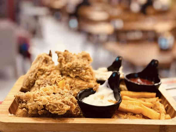 طعمها وقرمشتها لايقاوم  كنتاكي 🍗🍗مطعم شاره گه م خانقينMy City Restaurant🔥

😍عيش اللحظة مع وجبة كنتاكي🍗🍗🍗المقرمش وبصلصاتها الشهية 🥰جرب مرة تطلب الف مرة 🤩

ريستورانى شاره گه م (My city Restaurant)👨🏻‍🍳         

📍عواننا :خانقين /دارة كونارة -مجاور معرض الشيخ🏫          
خدمة التوصيل🛵 
    ***********☎️    
***********☎️

https://www.instagram.com/1my_city?igsh=MmU4aTgzbGluNDNn&utm_source=qr
