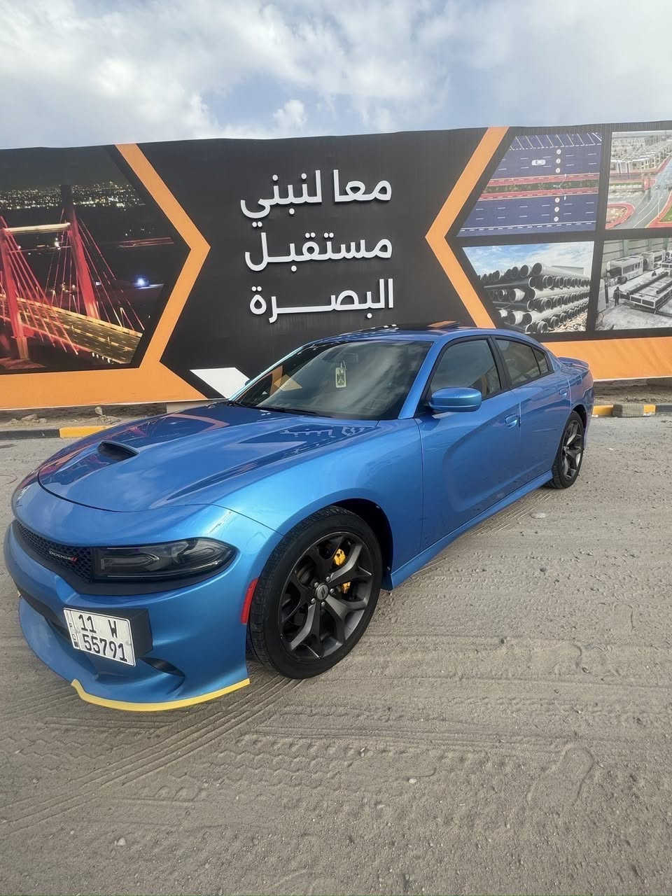 جارجر GT  جيتي  )

( وكاله هارلم خليجي  ) مغلفة PPF ضمان 10 سنوات 

الموديل : 2019 . (سياره خليجي وكاله هارلم ) 

( المحرك : 6V 3600. ) 

(سياره كفاله عامه لا صبغ ولا بارد ولا. شخوط ) 

العداد :80KM الف  شرط الفحص  ( سياره جديده ) 

(سياره بلاديه كله على ايد وحده )

( رقم بغداد بسمي الجديد تحويل ثاني يوم )

المواصفات : الون بحري الجميل 

* نسخة  GT 

* حساسات خلفية . 

* شاشه كبيرة مع نظام ملاحة نفكيشن GPS .

* سستم صوت الپاين مع سماعات پريميوم .

* ويل قياس 20 انج . 

* مصابيح امامية زنون . كلش عالي فلاش

* كشافات الضباب زنون . 

* فتحت سقف (سلايد) . 

* مقاعد رياضية من الجلد الفاخر . غرفة مخليلة بلون السيارة كلفتني 4 ورقات 

* المقاعد الأمامية كهربائية . 

* مقاعد أمامية تبريد وتدفئة . 

* تشغيل عن بعد . 

* ستيرن كهربائي . 

* تدفئة ستيرن . 

* محدد سرعة . 

* تلفون بلوتوث . 

* كاميرا خلفية .

* مرايا متحسسة للاضاءة العالية .

* كير شفتر بالستيرن . 

* الداخل سيستم كاربون ڤايبر كامل دشبول وبيبان 

* دخول ذكي (بصمة) .

سياره ماخذه من شركه هارلم 

سياره  خليجيه 

قطعة نادره سياره استخدام شخصي 1

رقمي *********** 

مكاني البصرة.."
