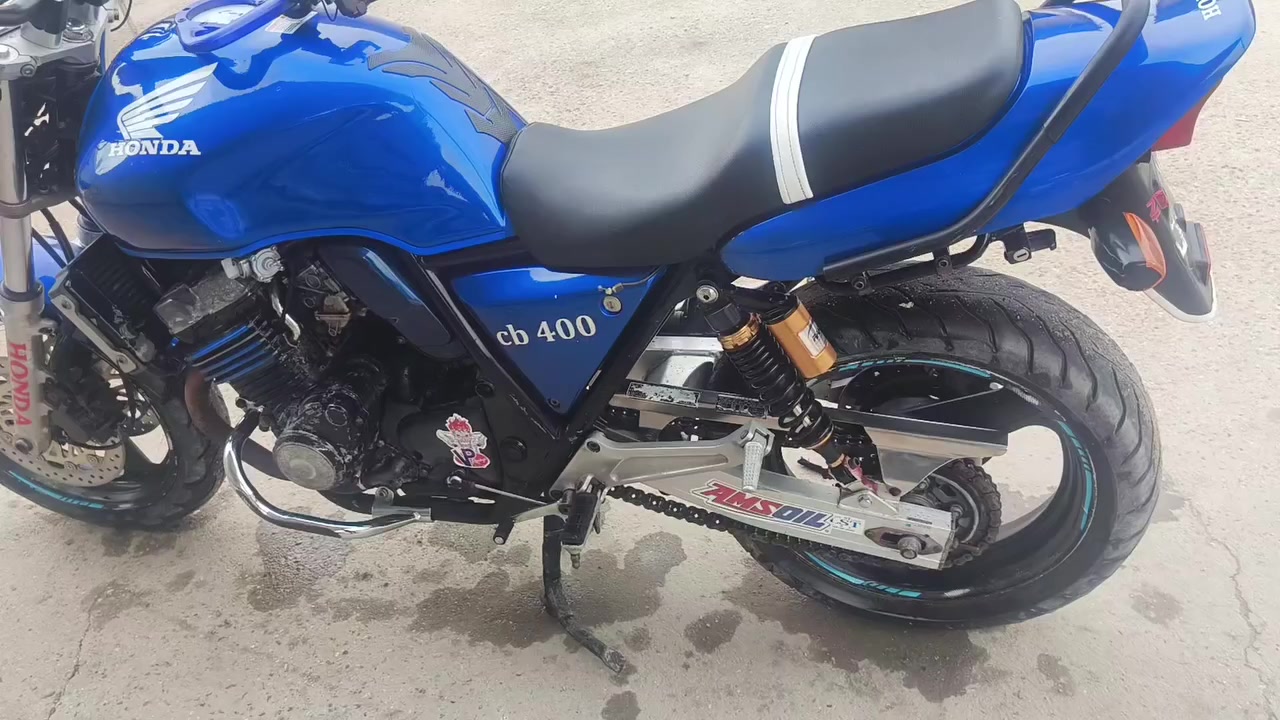 السلام عليكم عندي بطح cb 400 للبيع جيل اول 16 ولف محرك مامفتوح مكفوله +اوراق  معدل 180   يعني دراجه خير من الله السعر 2500 يعني مليونين ونص وبيها مجال وتدللون 🤍 رقمي *********** #الجميع
