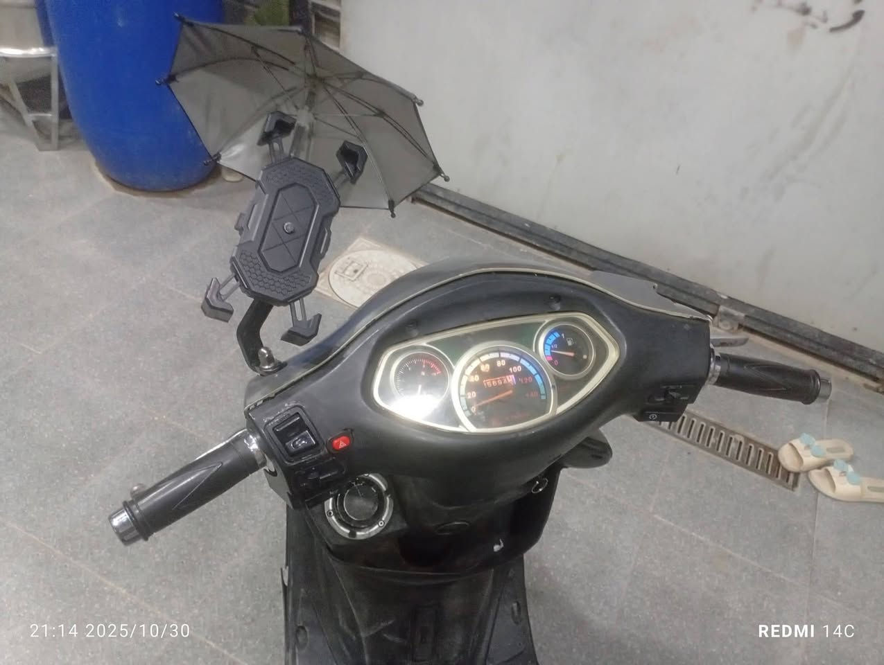 سلام عليكم
دراجه كامكو جي فور مرتبه للبيع كلشي شغال بيه من الطول للطول شلعه ومعدل تاكل الگاع مفتوحه صارله 20 يوم أول فتحه اله بدلت ولفات شلعه ومعدل ضمان دراجه خرسه لا نضوح ولا قطرة دخان رقم التلفون وموجود خاص *********** سعرها 375 وبيه مجال
نقوصاته فقط دگمه مال سلف سعره الف دينار شغال السلف
