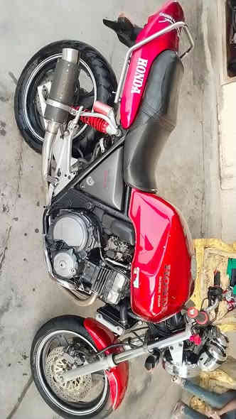 سيبي فور 400 جيل اول 16ولف كامله من كلشي مكفوله مكينه وكير شرط ماممدود عليهه درنفسي مناقصهه شي اوراق كامله اصوليه كمرك مدفوع دراجه خير من الله نكره بكل وقت سعر15وبيهه مجال حك الجيه مكان بغداد الطارميه مامتواجد عل ماسنجر واتساب موجود ***********
