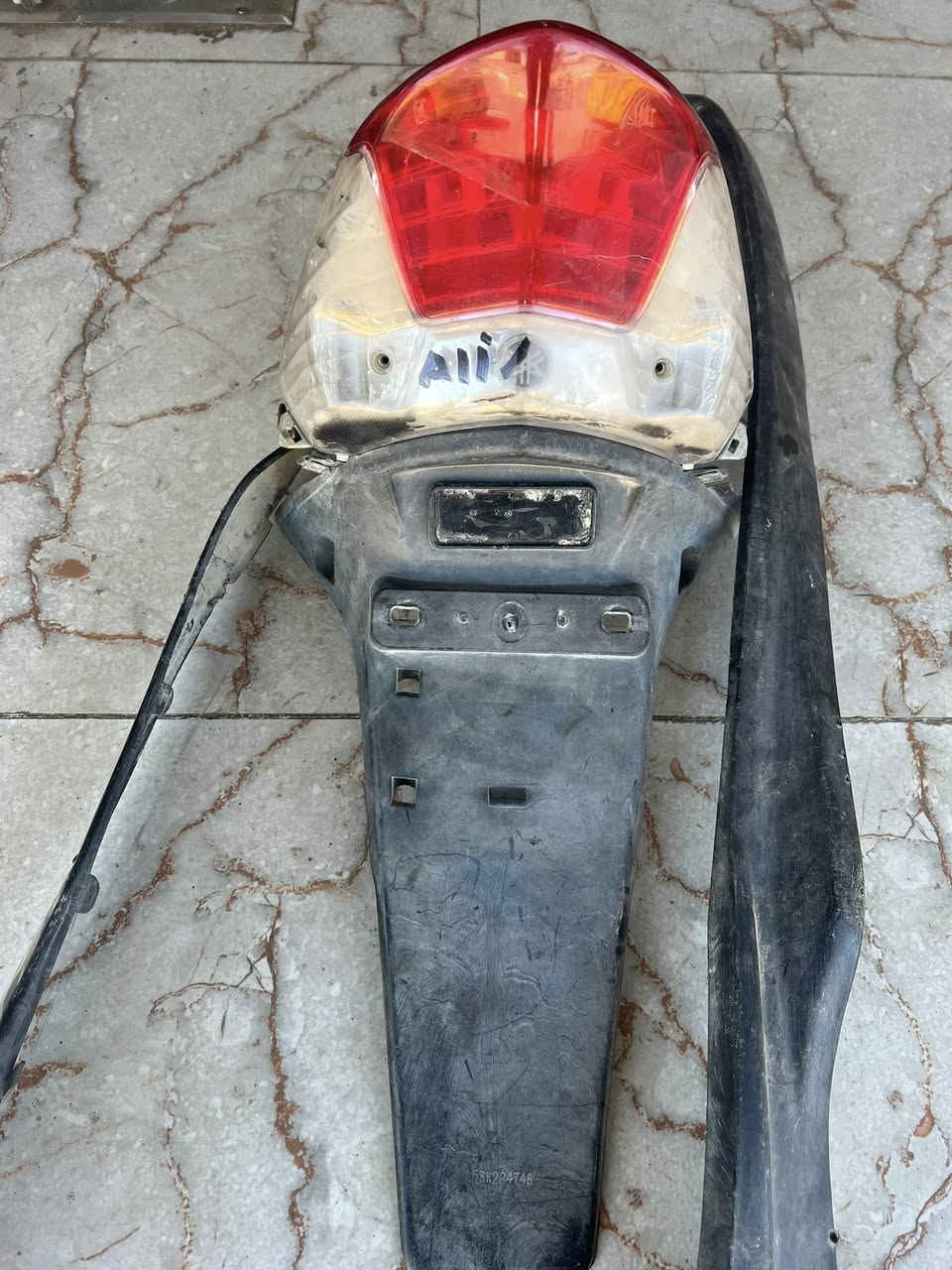 السلامً عليكم وياله وتايرات قفل 50 ذيل معه بك لايت قفل 20ترايش قفل 10 الاتصال ***********
