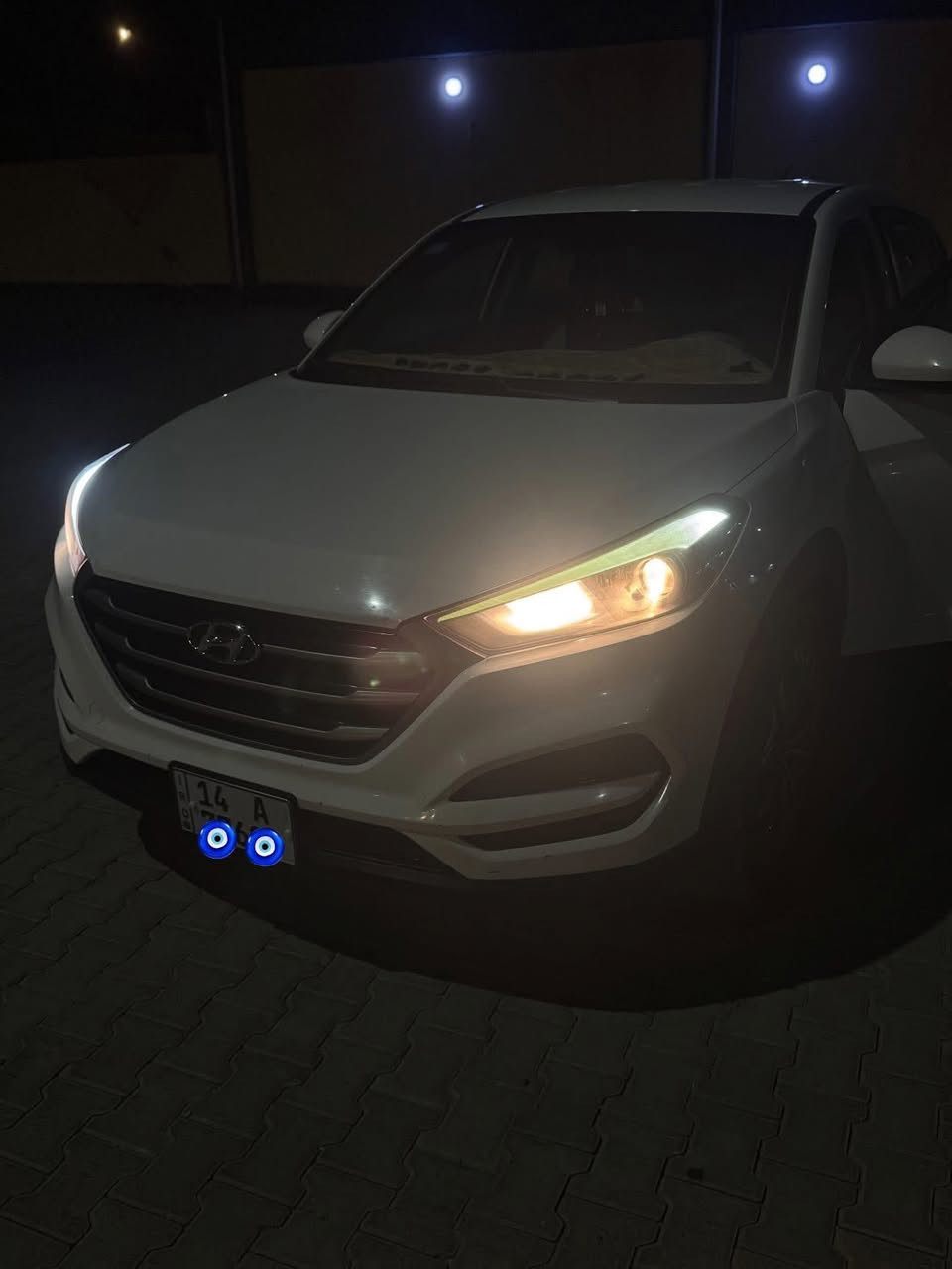 سلام عليكم توسان ٢٠١٧ لون ابيض
سياره نظيفه وبأسمي 
محرك 2000
وارد امريكي بيها اصبع بارد بلبنيد 
مكان سياره بصره 
سعره ١٧٠ وبيها مجال بسيط
للتواصل ***********
