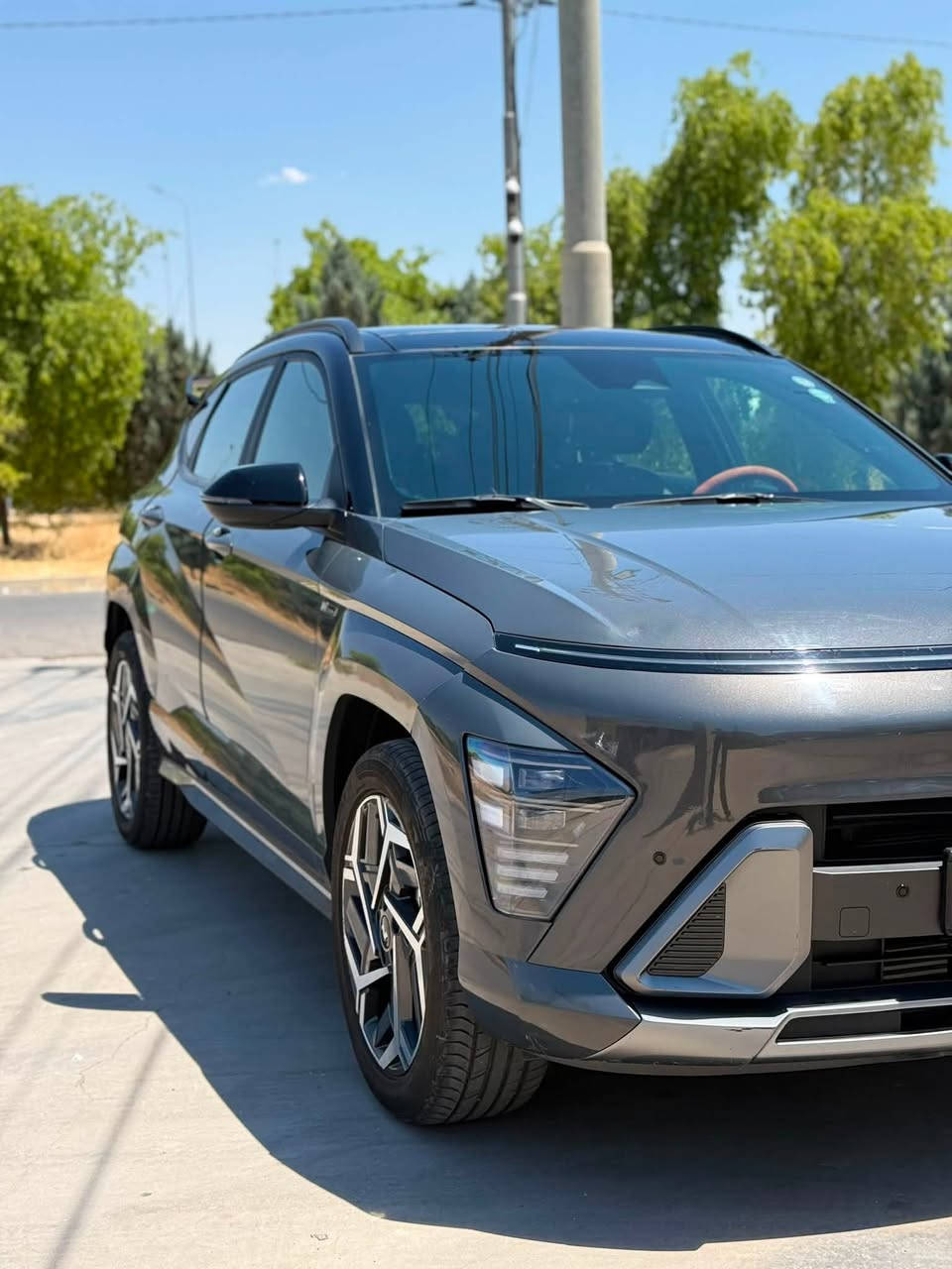 السلام عليكم
هونداي كونا لميتد الشكل الجديد 
2024 Hyundai Kona N Line !! شكل رياضي 
مواصفات خاصة لمتد 1/1 VIP بانوراما 
 لون سمنتي غامق المميز   
الضرر فقط جاملغ جهة السايق 
بدون ايرباك 

ماشية فقط 22000 ميل 
مرقمه وجهازه وباسمي 
محرك 1600 توربو دووش 190 حصان مع گير اوتوماتيك 8 سرعات 
وراد امريكي 

1- بصمه + بصمه ابواب لمس + بصمة تشغيل عن بعد 
2- بانوراما 
3-كيج الكتروني متغير 
4- رادارات كل التجاهات مع كاميرات امامي وخلفي
5-كير تعليگ بالستيرن
6-نقط عمياء
7-رادارات وتنبيه الخروج عن المسار 
8-قيادة الية 
9- تتقدم للامام وللخلف ب بصمه 
10-هندبريك بصمه
11-كشنات جلد وكنتاره 
12-كشنات كهربائي 
13- جناح سبورت
15-بك لايت لد
16- لايت لد + زينون
17- شاشة كبيرة لمس
18- تثبيت سرعة
19- كاميرات اشاره تظهر بلدشبول
20- اشارة جانبيه
21- ويل كب كبير كروم حجم 19 مبطن 
22-تحديد مسار 
23-صندوق كهربائي
24- فول تحكمات ستيرن
25-تبريد لمس
26- شحن وايرلس
27-نظام gps خرائط
28- شفتات كير ب ستيرن
29- حساسات امامي خلفي 
30 - تشغيل عن بعد 
31 - اوتو بارك 
32 - المرايه الوسطيه (اوتو دم ) يعني الي وراك مشغل عالي المرايه اوتماتيكي اصير سوده ما تعكس ع العين 
33 - مود ادرايف ( نورمال - سبورت -سمارت ) 
35 - نظام نزول منحدرات
37 - تبريد قطعتين منفصل ومناخ متغير امامي و خلفي 
38 - شاشه ابل كار بلي واندرويد اوتو
‏39- AUTO HOLD
40- السماعات شركة BOSE صوت محيطي 9 سماعه 
السعر 168 وبيهه مجال
***********
مكان السيارة اربيل
