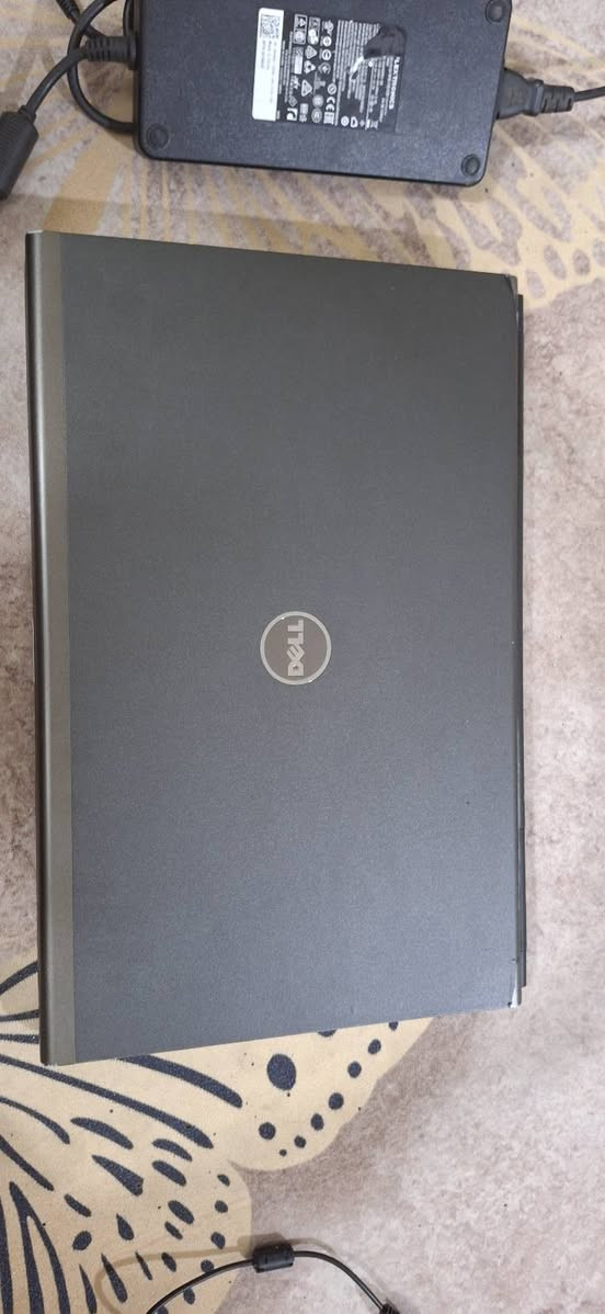 الملكـــة Dell Precision m6800 😍 للبيع 
المواصفات 
Intel Core i7-4700MQ 6MB Cache 
RAM :16GB DDR3
ssd 256GB SAMSUNG 850 PRO , HDD 320GB samsung
GPU : Nvidia Quadro k3100m
17.3Inch
فقط بطارية تعبانة تنطيك نصف ساعة او ساعة احيانا لكن مالتها الاصلية 97wh وتتصلح


**إذا كنت صاحب هذا الإعلان وتريد حذفه لأي سبب، رجاءا أرسل رسالة إلى الدعم الفني**