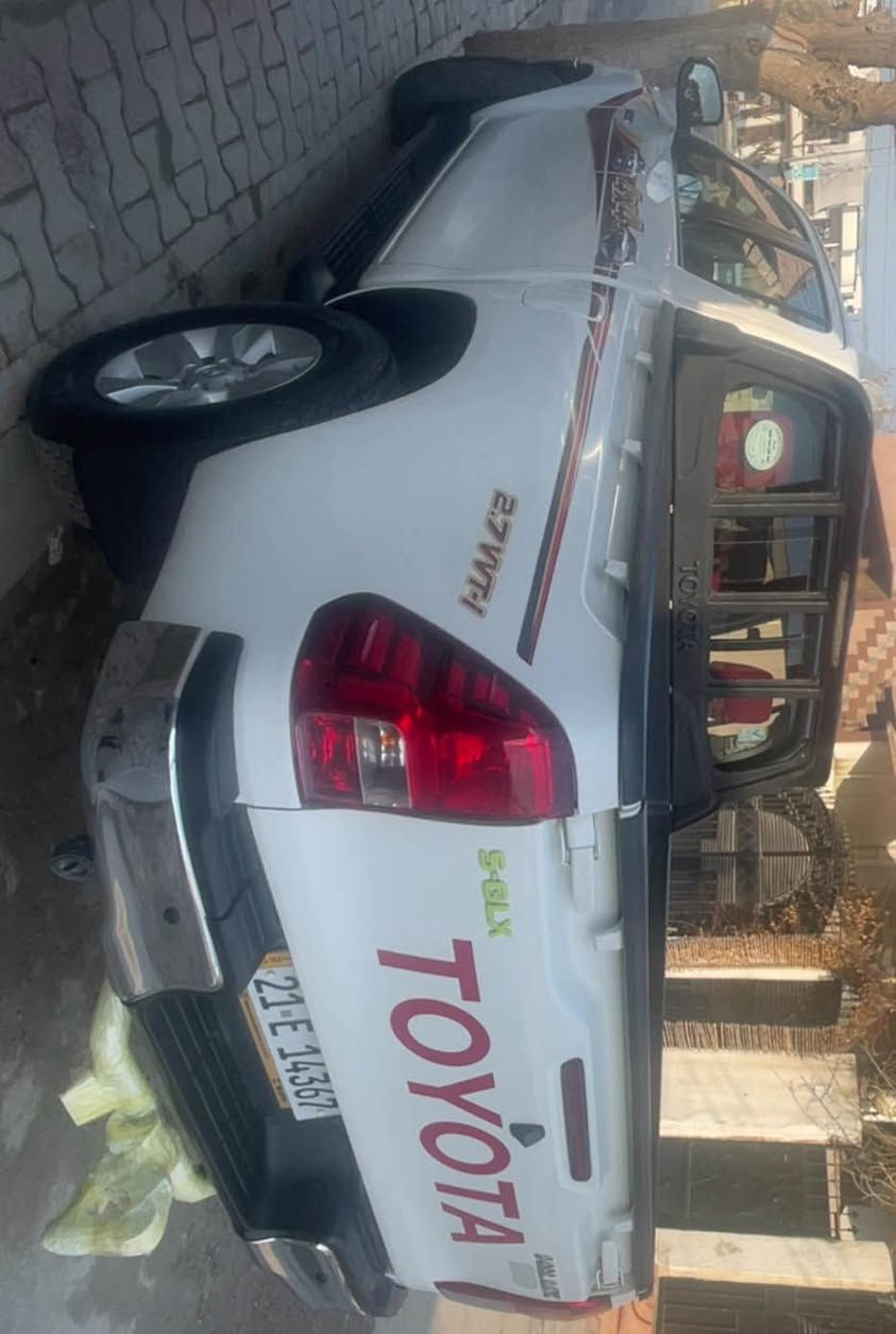 تاقانە تاقانە  🎌🤍📦📦
مواسەفات دەرەجە یەکە 
گێڕ تۆماتیکە 
دەبڵ ئەکسل و گێڕ و مەکینە بەشەرت 
پارچە ساغە 💎
بێ بۆیاغ🤍  
تەنها یەک بست تاعدیلی هەیە لە بۆدی دواوە لای سەیاق 
بەڵام زۆر جوان چاک کراوە پێیەوە دیار نیە 
جوانکاری کاملە هۆک و سمێڵ و باڵ و ناو بۆدی کاملە 
چوارتایەی لۆکی لە ژێرە ٪ ٩٠  پاکن 
تەنها 145000 ڕۆیشتووە 
ژم: *********** 
نرخ:٢٥٠$ گەڵا و مەجالێکی برایانەی تێدایە رانية, السليمانية
