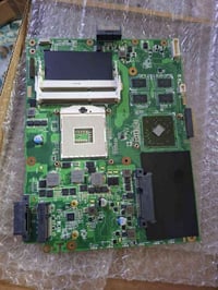 هذا المنتج هو لوحة أم (Motherboard) لجهاز الكمبيوتر المحمول من طراز AS...