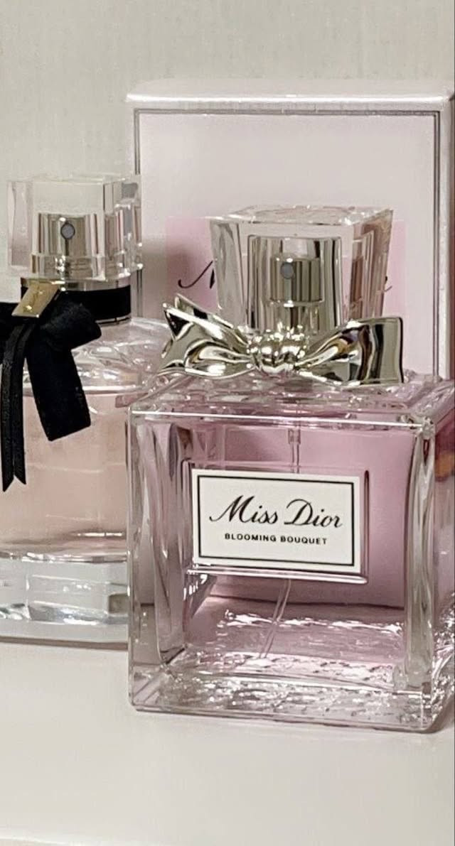‏Miss Dior Eau de Parfum
عطر مس ديور للنساء❤️‍🔥🥹
العطر النسائي الاكثر طلباً 💋
والاكثر شهرة والاكثر مبيعاً 🌸
عطر مس ديور من من أهم العطور النسائية فمنذ عرضه وهو يتمتع بشهره واسعه فى سوق العطور ، يمتاز هذا العطر بعبيره ورائحته الساحرة والجذابة حيث يجسد العطر الأنوثة الطاغية المفعمة بالنشاط والحيوية ، ننصحكم دائما بإقتناء هذا العطر المثالى والجذاب حيث أنه ملائم لجميع الأوقات ، يأتى ميس ديور بزجاجه أنيقه ذات تصميم جميل ، رائحة عطر ميس ديور ثابته وتدوم طويلا.
#الاصلي 💯


**إذا كنت صاحب هذا الإعلان وتريد حذفه لأي سبب، رجاءا أرسل رسالة إلى الدعم الفني**