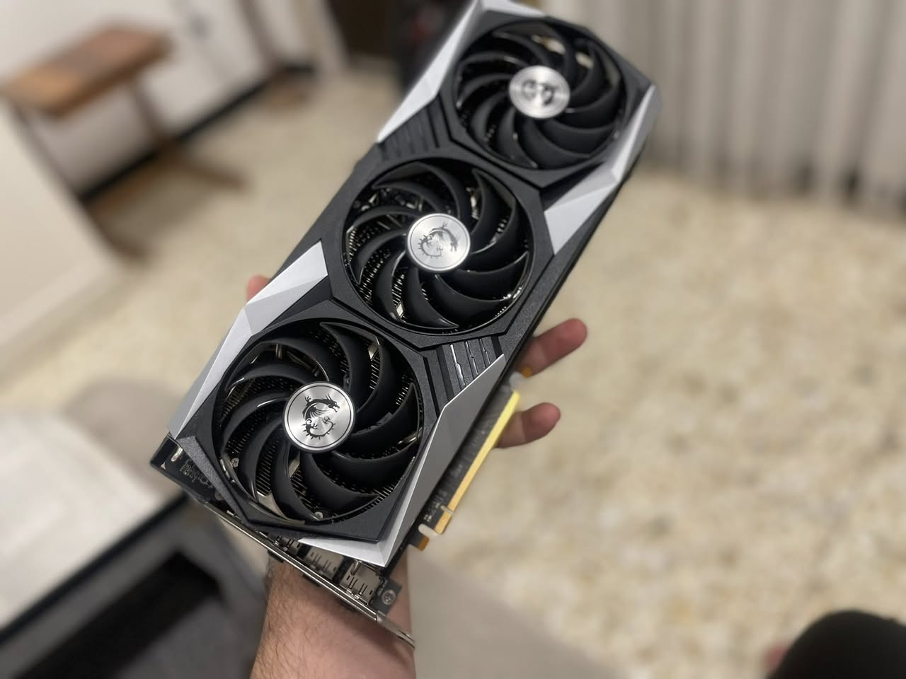 rx6900xt msi trio z 16gb

الكرت مستخدم قليل جداً نضيف  وداخل ضمان

مكاني بغداد حي العامل توصيل لايوجد

السعر 650 وبيها مجال بسيط حك الجية

للتواصل ***********
