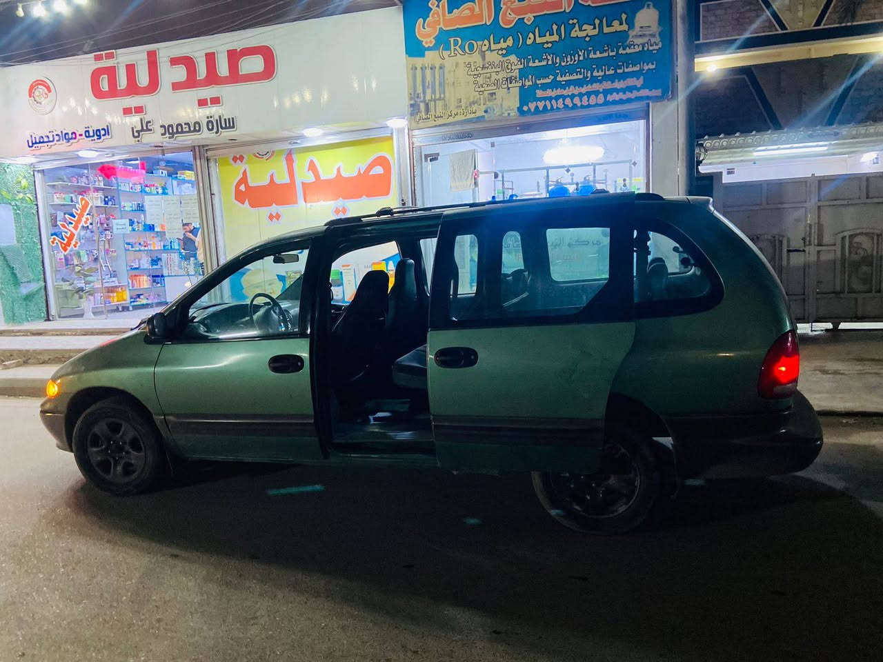 السلام عليكم دوج كرافن موديل 1998
للبيع 
بدون صبغ بدون ضربه 
السعر 48$
للاستفسار ***********
