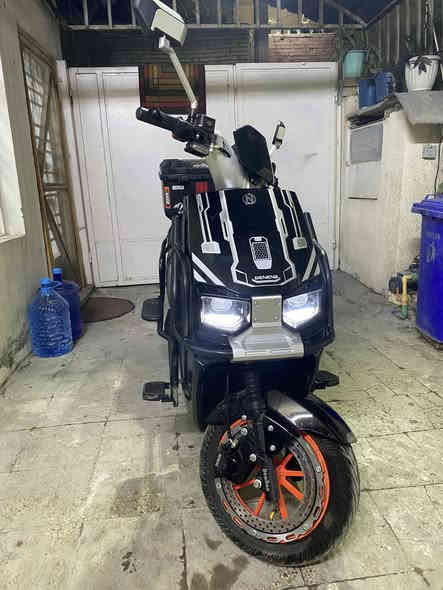السلام عليكم دراجه شحن للبيع سكنس حديث الدراجه قبل شهرين اشتريتها ع كد شغل بيت ماطلع بيها الدراجه بحاله الوكاله 
سرعتها 90 
4 سرعات
 مثبت سرعه 
الشحنه الوحده تكفيك 75 كيلو 
بطاريات كبار 
لايت عالي ناصي قويات
درع وطلاعات 
جنطه اضافيه 
الدراجه زلغ مابيها جديده بعدها
للاستفسار خاص او رقم *********** بي واتس اب
