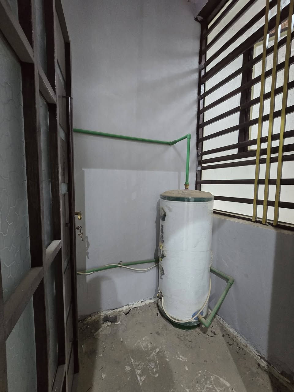 ♛ياﷲ دار للبيع مساحه ٥٠ متر 
♛اساس صب البناء بلوك السقف صب كونكريت 
♛ سعر الدار 18 مليون  مع المجال القليل
♛غرفه صاله مطبخ صحيات 
♛العنوان الكوفه البراكية  شارع المطار القديم خلف اسواق فارس مكتب المنصوري للعقار ***********
