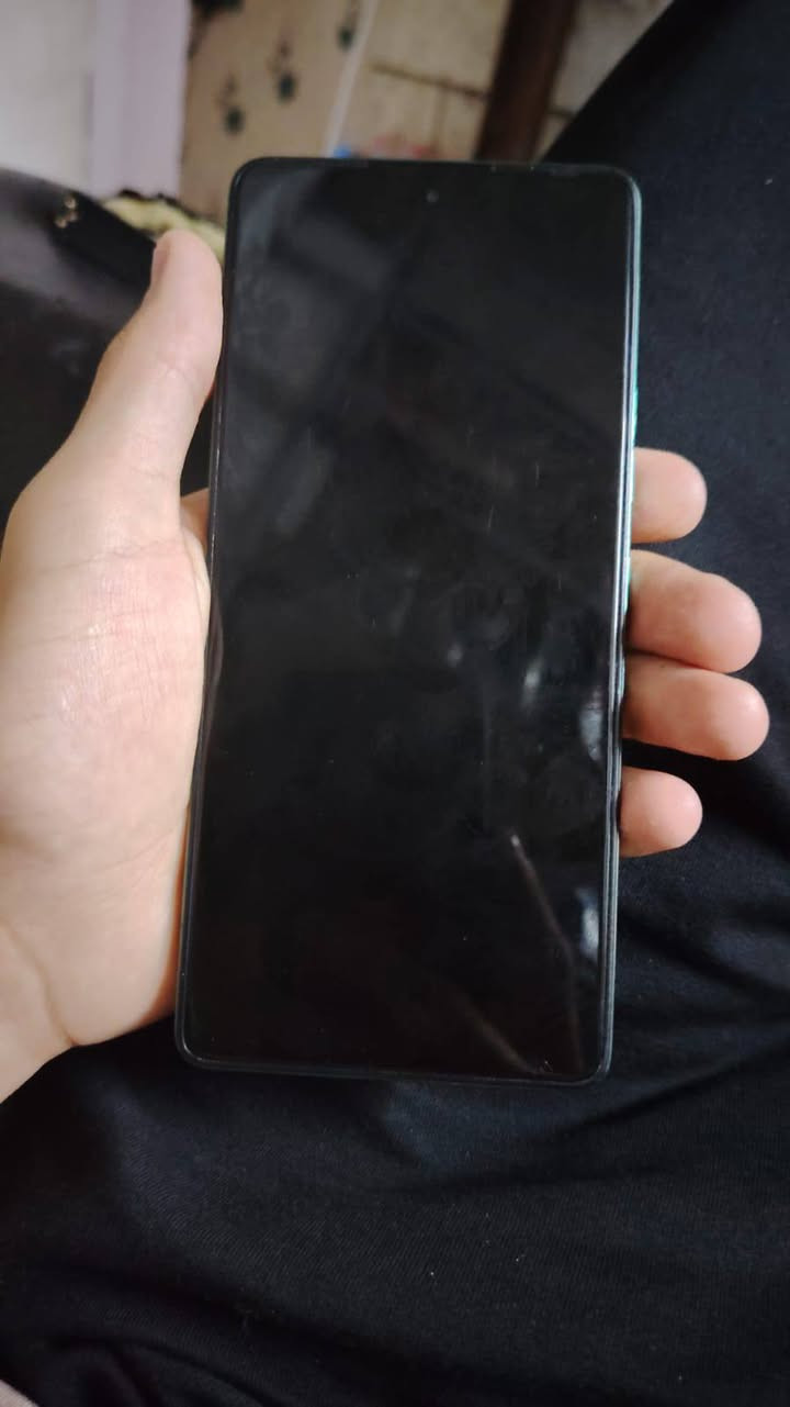 Tecno Pova 6 Pro 5G
256
ذاكره 
60فريم 
بطاريه5000 
جهاز ما مفتوح 
بدون ملحقات
س ع ر250
***********
