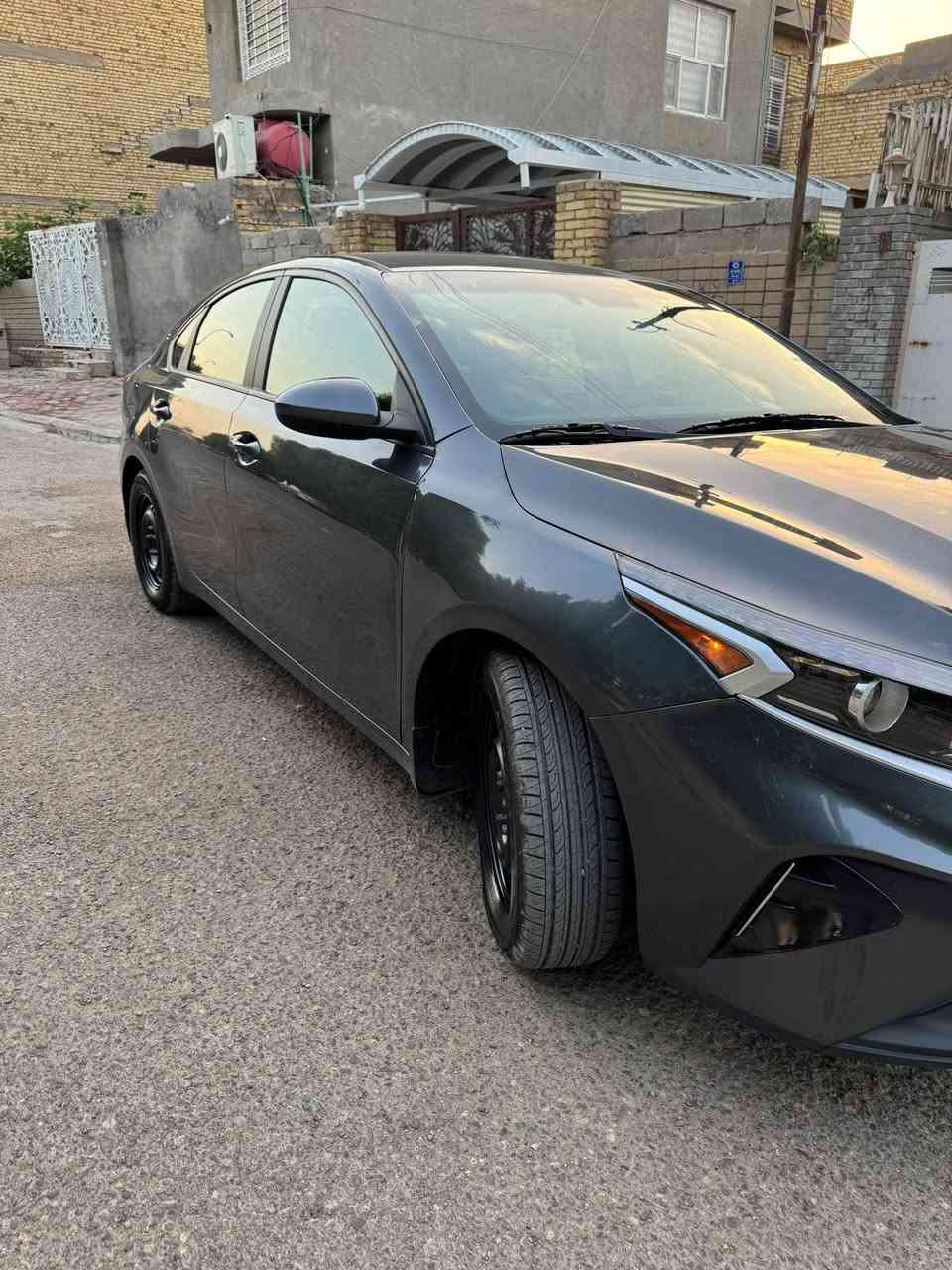 سلام عليكم
Kia Forte 2024 
كيا فورتي موديل 2024 
السيارة وارد امريكي الحادث جاملغ الايسر بارد والايمن مبدل ومصبوغ وبنيد مصبوغ ومبدل فقط
بدون شواصي ولا لغود ولا تكمة ولادواخل 
السيارة فئة الاستاندر مواصفات بلادية LX
الممشى ٦٨ الف مايل ، السيارة استخدام شخصي دهن اصلي ، وبانزين كلة محسن 
السيارة نظيفة من كلشي و احلى من صور 
المواصفات : 
1. تحكم مري
2. اوضاع قيادة ( سبورت ، ذكي ، اعتيادي )
3. مثبت سرعة
4. تحكمات ستيرن 
5. قيادة ذاتية
6. شحن لاسلكي
7. رادار تصادم امامي 
صور الحادث موجودة داخل الصور 
السعر 155 وبيها مجال للشراي  
للاستفسار اتصال او واتساب او ماسنجر 
***********
***********
