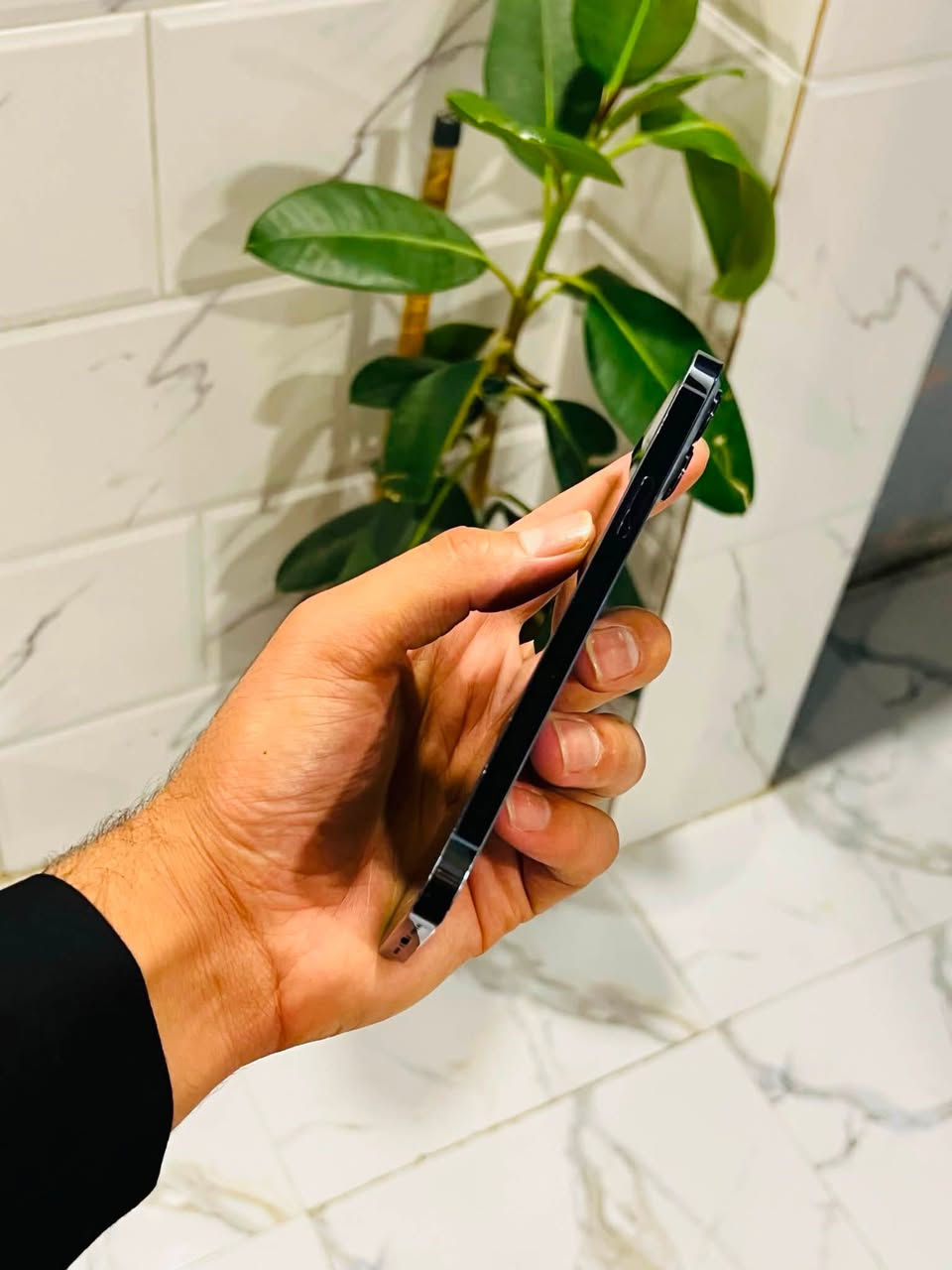 iPhone 13 pro max
ذاكره ٢٥٦ 
بطاريه ٨٢ 
نموذج m
تك سيمكرت 
جهاز شرط مامبدل كلشي 
كله نورمال شرط 
فيس ايدي شغال 
حدثته صار شاشه مستعتله 
بدون اي خلل شرط 
سعره ٥٧٠ الف 
***********

