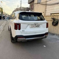 كيا سورنتو موديل ٢٤ ماشيه 8 الف بسمي رقم بغداد السعر ٣٢٢ ورقه 07703815...