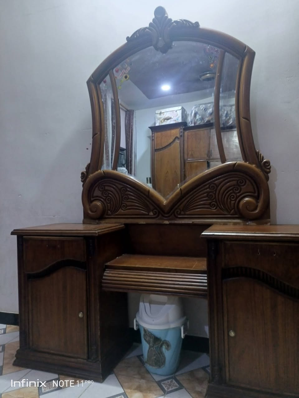 سلام عليكم غرفه اخشاب للبيع   صاج مال فلوجه السعر 850
***********
