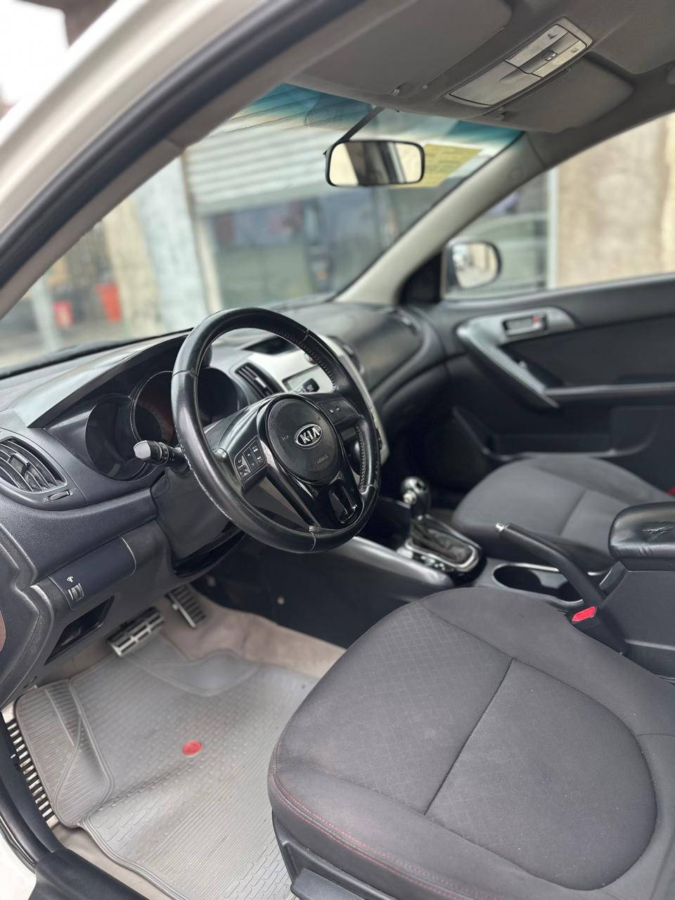 السلام عليكم ورحمة الله وبركاته 
سيراتو مديل 13 خليجي كفاله ماعده مدكر الأمامي بيه صبغ فقط
مكينة كير كفاله تبريد حداده جديده شرط
فول ماعده تنته بصمه سياره
السعر ( ١١٥ ) 
ملاحظة/  ‎آٌني مكلف بالنشر للاستفسار الاتصال على الرقم 
***********.  ابو جود
