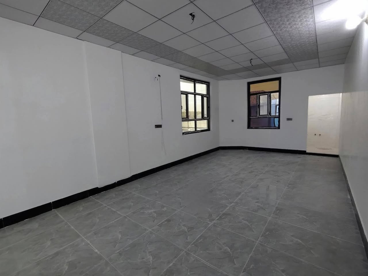 ***********يعلن مكتب النور العقار
بيت للبيع 200 متر على شارع 15متر اناره اليليه خدمات كله متوفره مشمول بتطويب

 مرقم من قبل البلديه وسند 25 بناء طابوك جمهوري صب كونكريت سيراميك بورسلين ثقيل الاستفسار خاص او اتصال على رقم تالي ***********أو تساب احجز بيتك يم مكتب النور عنوان المكتب مقابل  قرية الغدير شارع المطار عمود262
تفاصيل السعر خاص موجود الانسب والاحسن 👉👍
