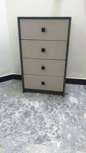 سلام عليكم 
غرفة صنع تركي 11 قطعة لونين (كنتور 6 ابواب + 2 ابواب ملحق) سرير مخزن هيدروليك وانارة لمس LED استخدام 6 اشهر السعر 1.750.000 للاستفسار ***********
