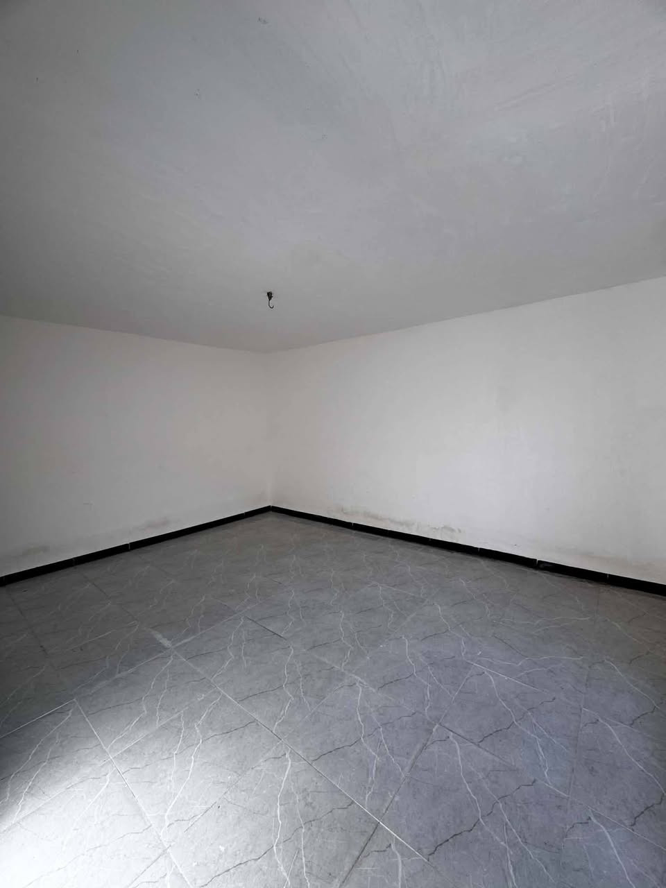 طابو صرف مساحته
130 بشارع سيد فليح
 مقابيل المستوصف الصحي الثاني…
بناء طابوق 
طبق الجوه
صاله واستقبال داخلي وغرفه ومطبخ 
حمامات خارجيه
الطابق الثاني
صاله جبيره ومطبخ وغرفه وحمامات80وبيه مجال 
***********
