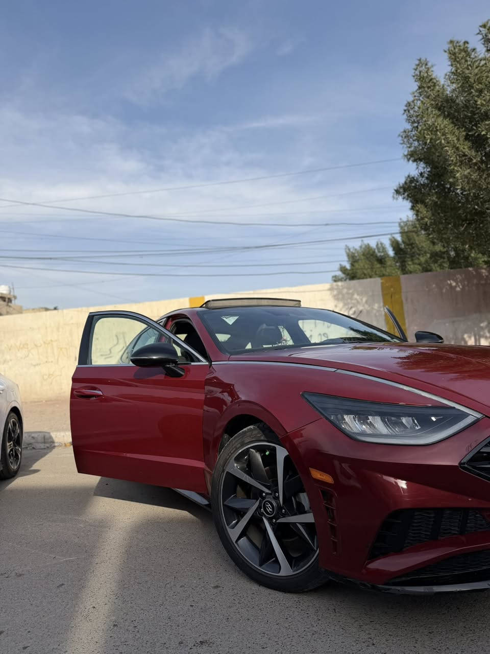 سوناتا موديل 2023 فئةفول 

ماشيه :31الف كيلو

حادثهة كلش خفيف موضح بل صور بدون ايرباك 

سعر 197ورقة 

*********** بي واتساب

  مواصفات

تشغل عن بعد  

تبريد قطعتين

رقم اربيل  تحويل وكالة حاضر حجم المحرك 1600تيربو  صاروخ 🚀 

بصمة ابواب لمس + تشغيل + صندوق

بانوراما ( فتحة سقف ) + بردة سقف كهربائي 

كشنات جلد

كشن كهرباء 

كشنات تدفئة 

رادرات امامي وخلفي وجانبي + توقف تلقائي

اشاير في المري + نقطه عمياء في المري

شاشة الحجم الكبير 12 انج + تحكم عام على السياره

سستم صوت BOSE الصوت 12 سماعة و دمام 2

اوتو هولد للتوقف في الازدحامات

شاحنة طوارئ شحن سريع

منفذ USB امامي خلفي 

شفتات في الاستيرن 

نظام الترحيب عنده الاقتراب داخل وخارج السياره

4 وضعيات قياده + تغير اللون في الدشبول 

نظام تحديد المسار 

مثبت سرعه 

نظام مستشعرات في الباب من تنفتح الباب تتوقف السياره 

كير 8 نمر دبل گلج

السيارة مكانها : الدورة شارع 60
