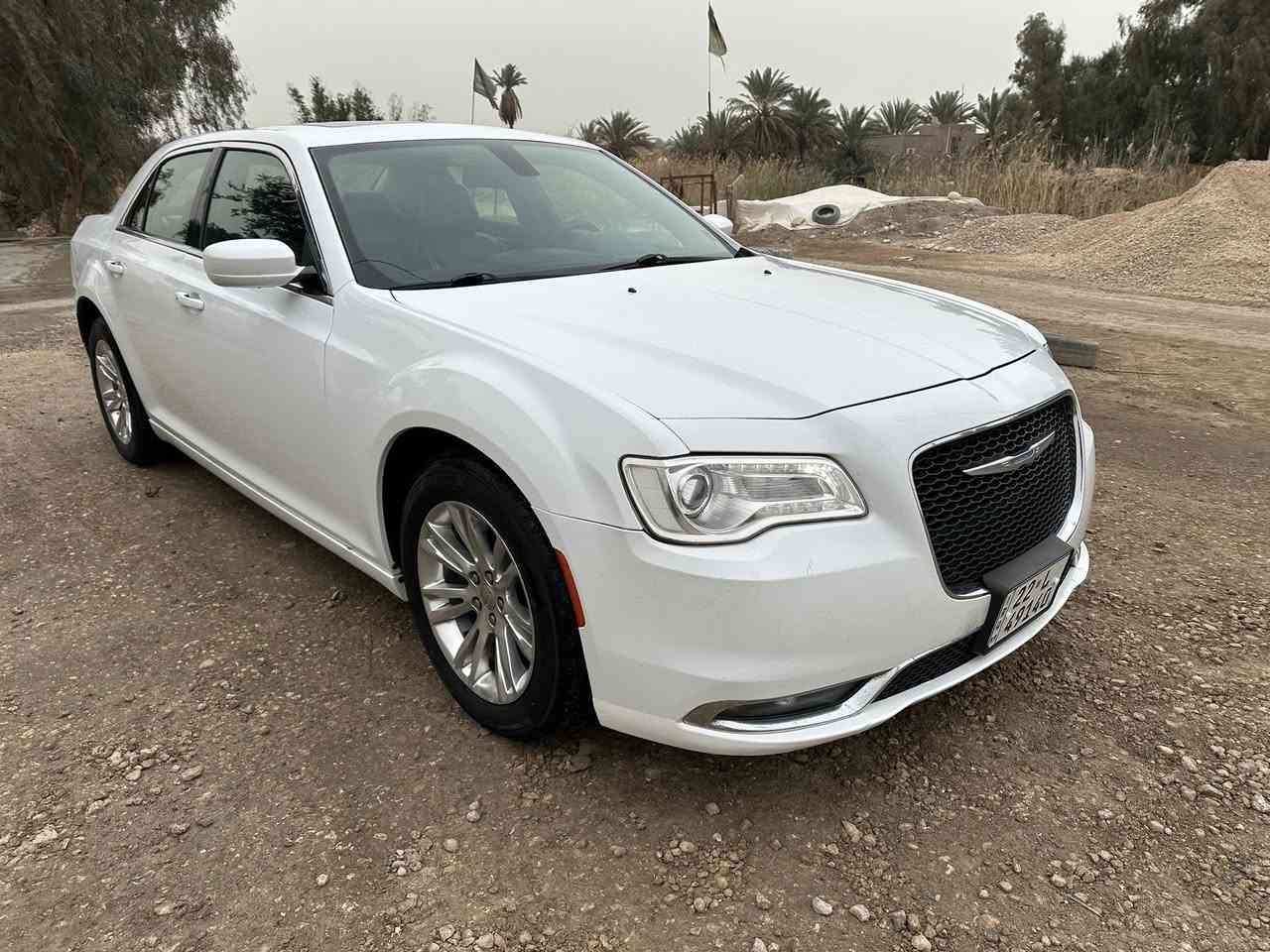 كرايسلر 2017 لمتد
-فتحه سقف 
-تحكم ستيرن
- داخل اسود 
- شاشة كاربلاي نفكيشن
- عداد 170 الف 
-لايت زرع عدسات زنون
- تشغيل عن بعد 
- ويل مكسيكي 
- كشنات كهرباء 
- سستم صوت الباين  
- رقم اربيل بسمي سياره هزه جديده
السيارة كفاله عامه من صبغ تبديل بارد حتى الدعاميات كفاله مكان السياره ديوانيه دغاره ***********
