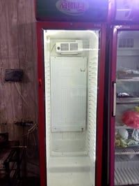 عارضه سعرها 200وبيها مجال نضيفه بيه شغله بسيطه بل كهربايات 07727418288