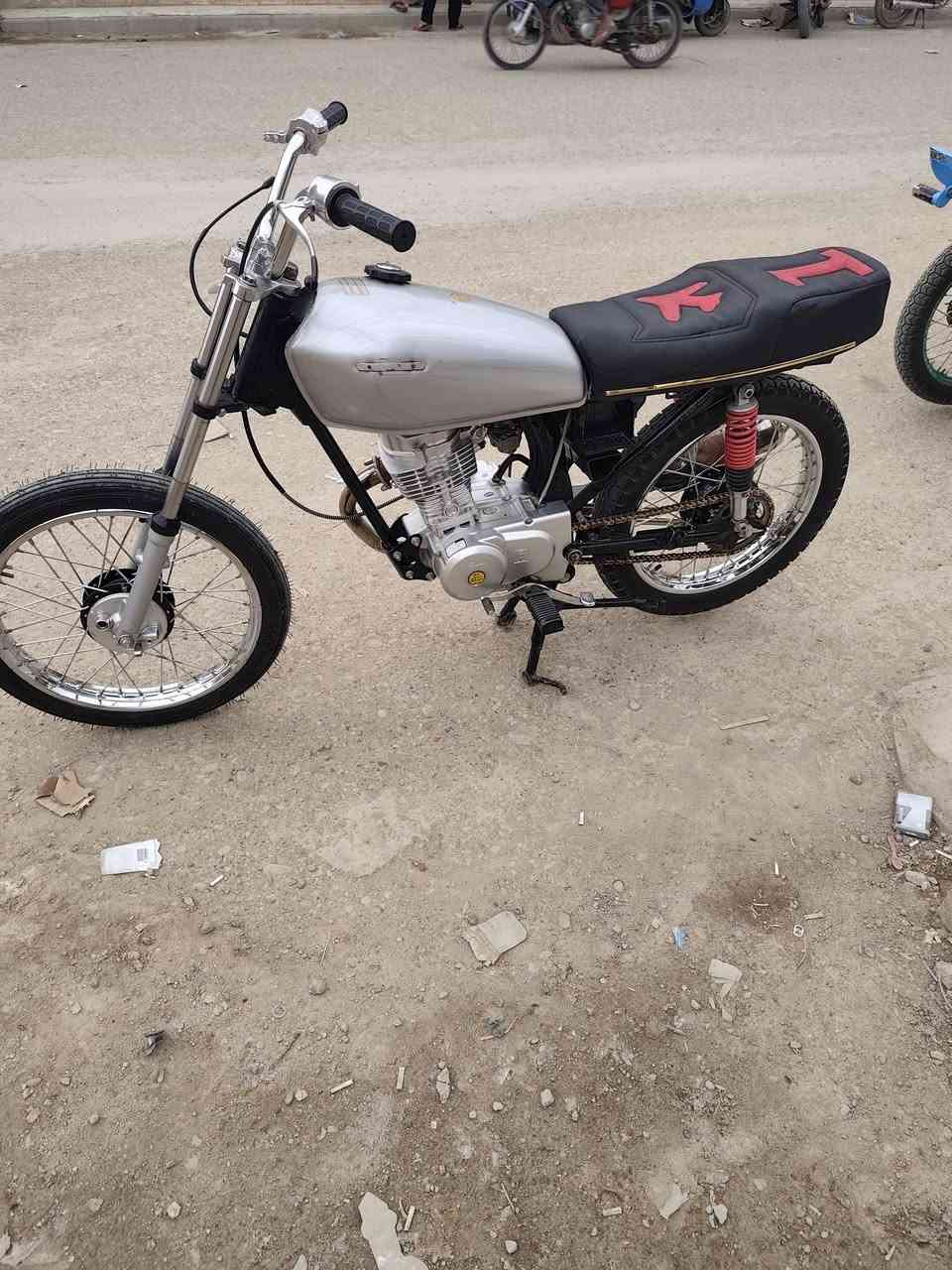 سلام عليكم دراجه تعمير جديد للبيع مستعجل عله بيعته دراجه بدون اوراق نضيفه   
*********** الشراي يتصل
