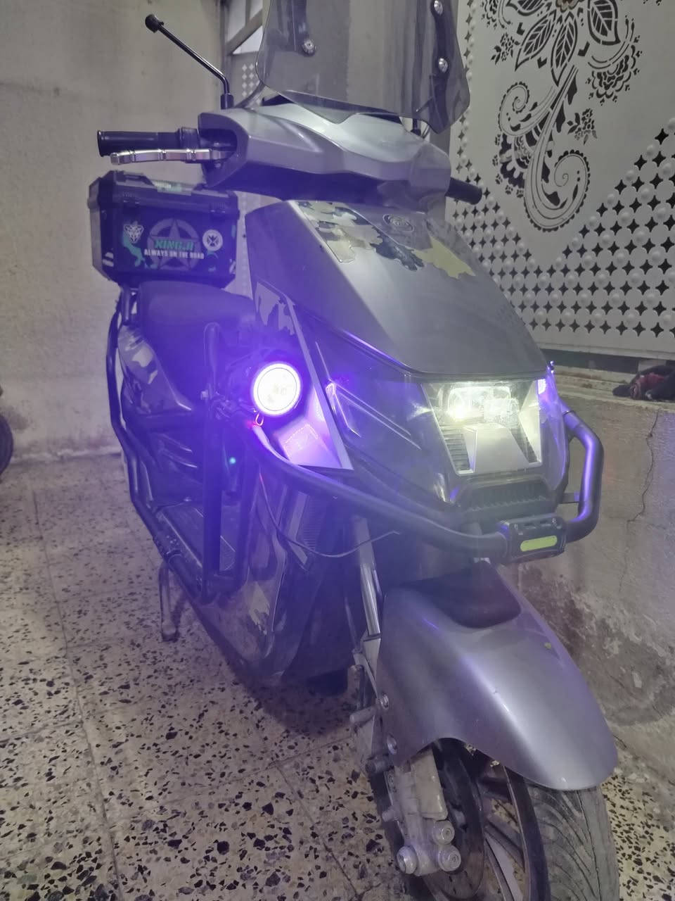 سلام عليكم
دراجه شحن للبيع نوع سكنس جبلي رياضي 
3 سرع 
عدد البطاريات 7 دبل 32 أمبير 
كامله نقص يدة ابريك خلفي 
العنوان بغداد مدينة الصدر قطاع 54
***********
