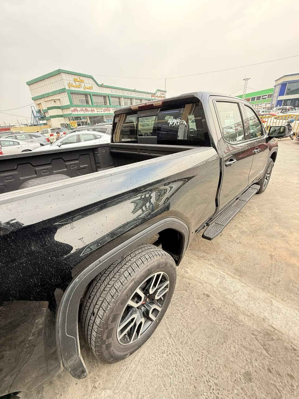 السلام عليكم
مكلف بالنشر 

للبيع   جمسي الموديل 2020 GMC Sierra AT4 
فول مواصفات فئة AT4
بدي طويل
 فتحة (سلايت )
غرفة كلها مختمة AT4 وتحكم كهرباء 
سايد بريك كهرباء
مكينة 8سلندر 6.2L
السيارة وارد امريكي حادثها موضح بالصور  جاملغ وبنيد 
للتفاصيل اكثر او الاستفسار التواصل على الرقم 
‪0771 080 8909‬
مكان السيارة البصرة 
السعر 315 وبيها مجال قليل
