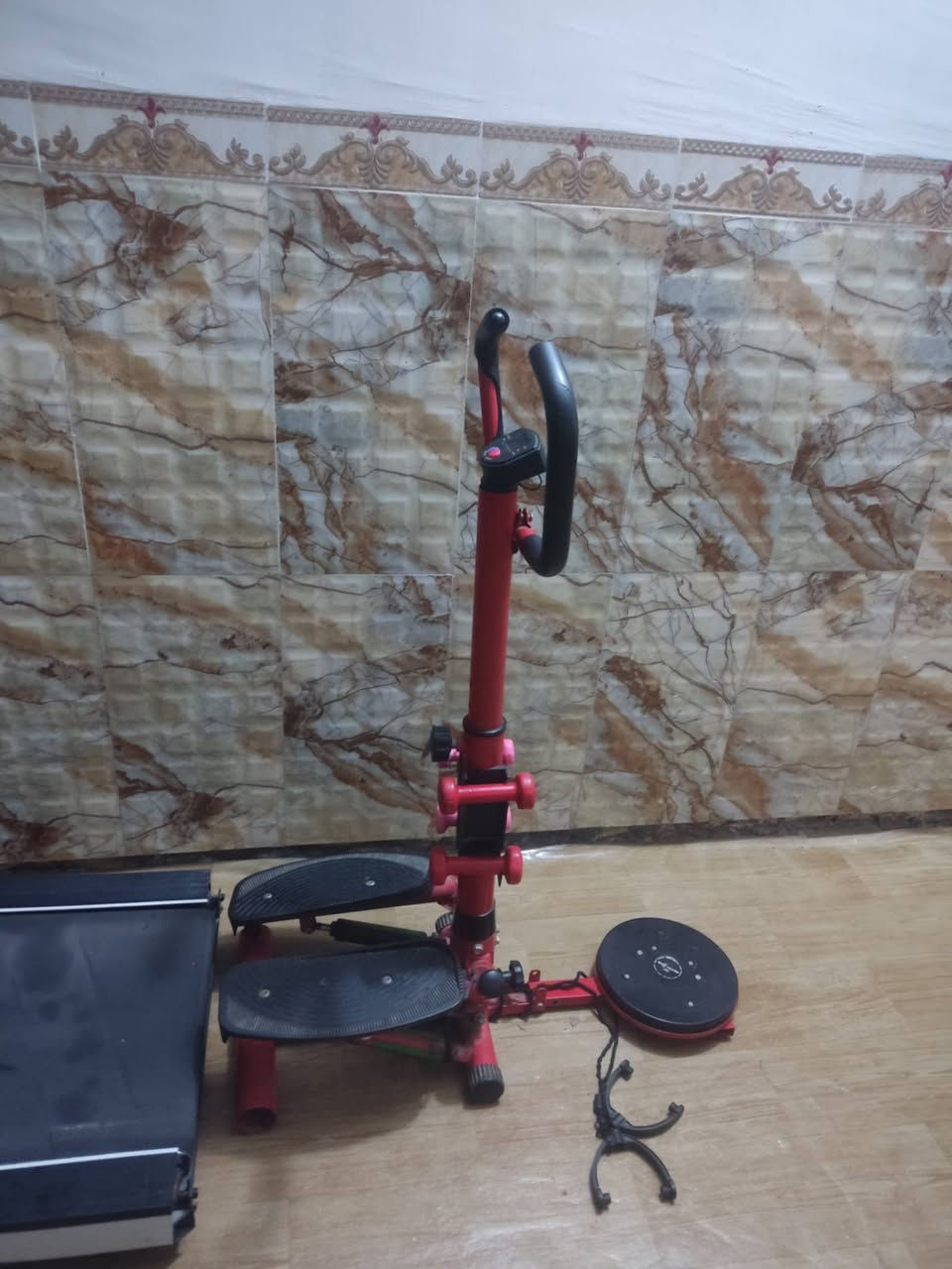 اجهزة رياضية نظيفات وشغالات ومابيهن ضرر
جهاز الجري / 275 الف
جهاز الثاني / 80 الف
العنوان / المسيب
وهذا رقم راعيتهن / ‏‪***********‬‏
