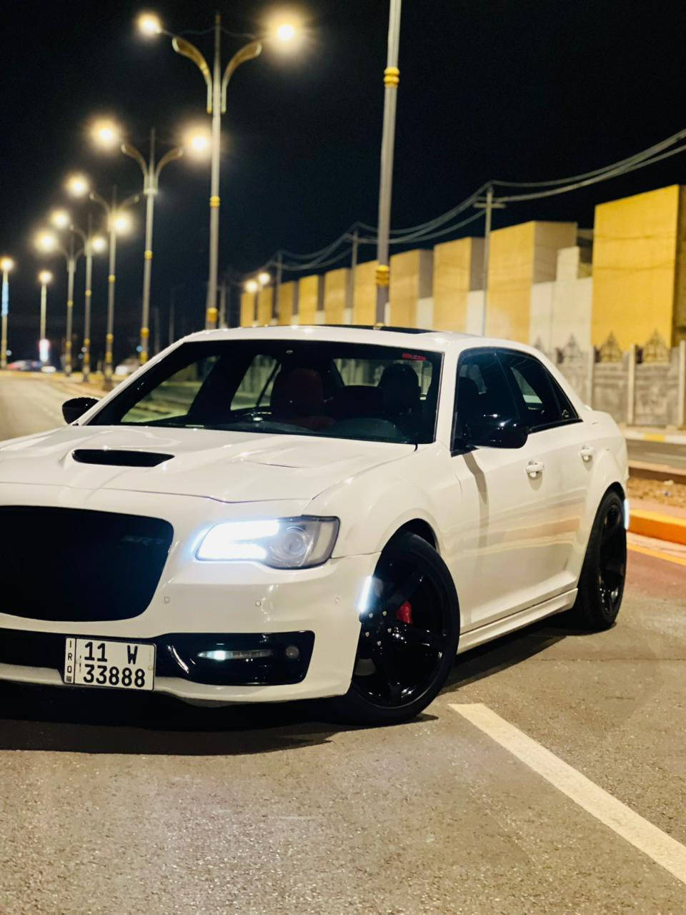 اوباما  RT الموديل: 2012 جكات
الفئة: S تو ويل
المحرك: V8 سعة 5700
الوارد: امريكي 
الحالة: السياره صور حادث في المنشور 
بنيد محدث SRT وجاملغ صبغ بدون اي دواخل 
الباقي كله مكفول 
الممشى: 150 ألف ميل حقيقي بشرط
رقم السيارة: بغداد مميز تاخد تحويل
المواصفات:
1- فئة S فول مواصفات للاخير لل دمام الخلفي
2- بصمة تشغيل
3- كلاصات حار بارد
4- شفتات ستيرن
5- نظام سبورت
6- كشنات جلد احمر أصل SRT
7- كشنات كهرباء و خزن
8- كشنات تدفئة و تبريد
9- تدفئة ستيرن
10- مثبت سرعة
11- كاميرا خلفية
12- مرايا جانبية هيتر
13- حساسات اماميه و خلفيه 
14- دخول ذكي (بصمة)
15-ويل قياس 20 نجمه 
16- دمام خلفي
17- مري قلاب اوتو
وباقي مواصفات فئة S المعروفة
السياره كلش نظيفه و كلش معتني بيها و الصور كدامك تجي تشوفها بعينك و تحكم

السياره عليه اضافات كلش هواي اكسل قفل srt شوته srt كل الغراض srt بس مكينه 5700 
السعر 185 وبيه مجال
مكان السياره كربلاء 
***********
