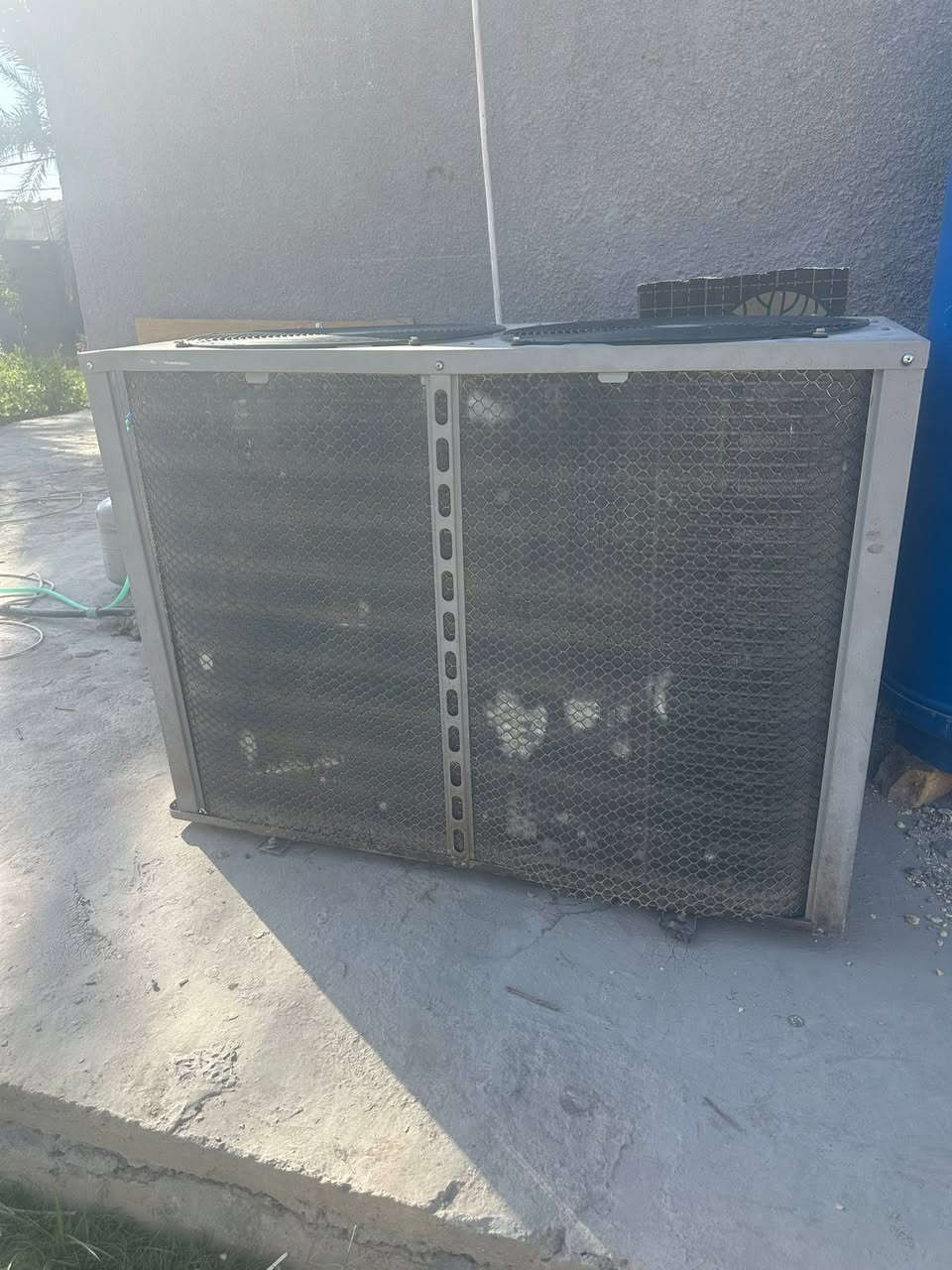 سبلت نوع ميديا 8 طن 
3 فيز 
غاز 410 
شغال كامل 
ايفيد القاعات الكبيره 
مكانه بابل محاويل 
للاستفسار اكثر ***********
