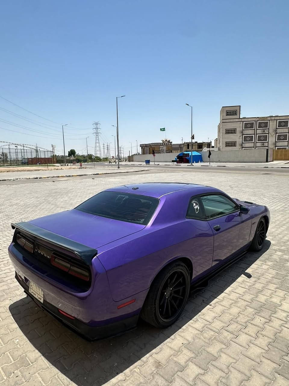 جالنجر sxt 2018لون بنفسجي
رقم بصرة
تشغيل عن بعد
رادرات جانبية 
حساسات خلفية 
كامره دواره 
شاشه وسط
كشن كهرباء
دواخل جلد بنفسجي 
بجم srt 
ادامة كاملة للسيارة قبل شهر اي نقص مابيها 
حادثهه ثلاث قطع  
ماشيه 76. السعر140 وبي محال بسيط رقم الهاتف ***********
