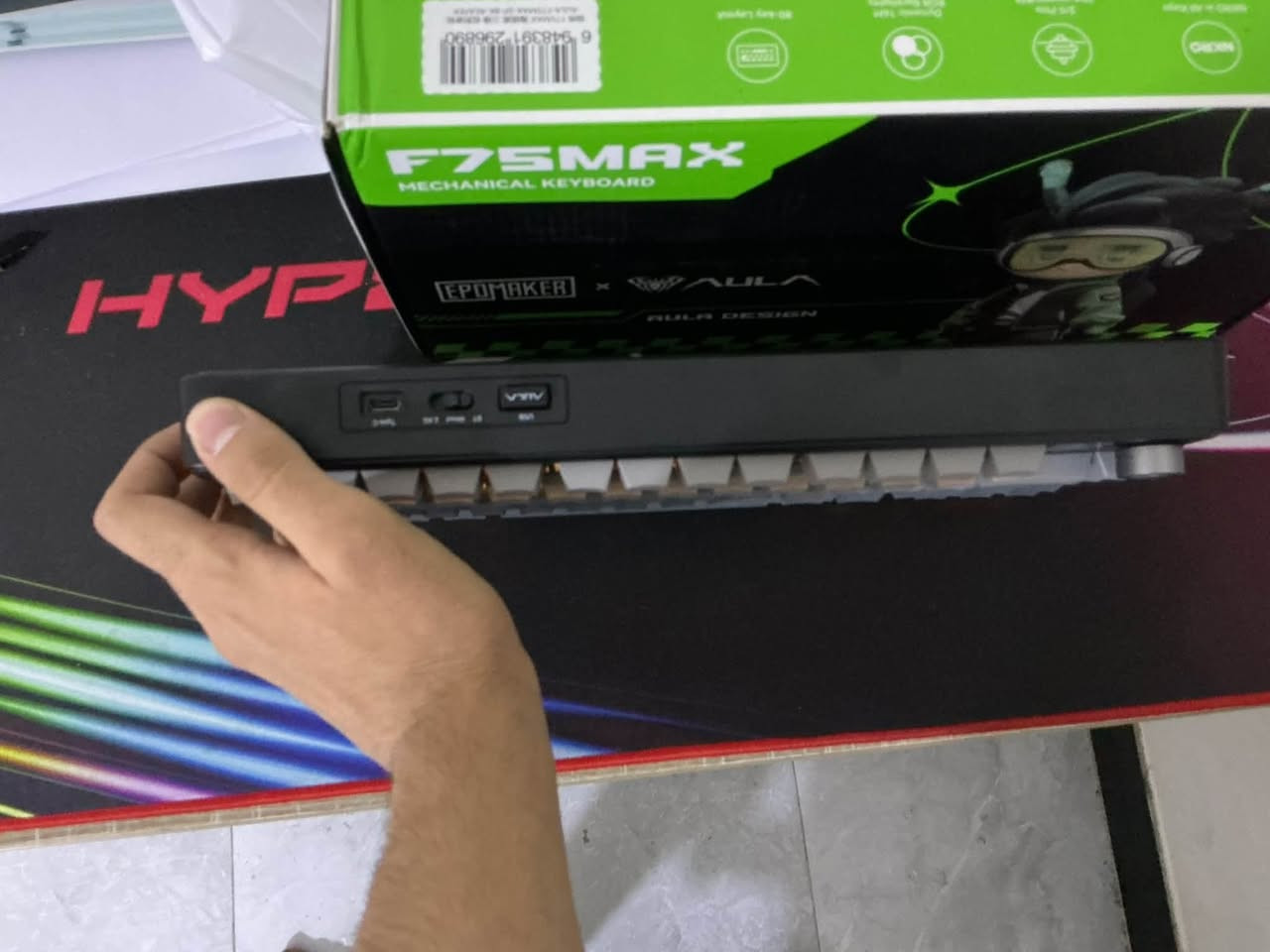 السلام عليكم كيبورد f75  ماكس ابو الشاشه مستعمل استعمال مال دكتوره بحيث أي شخط ما بي  سعر 55 بكاني بغداد كرخ طوبجي رقمي ***********
