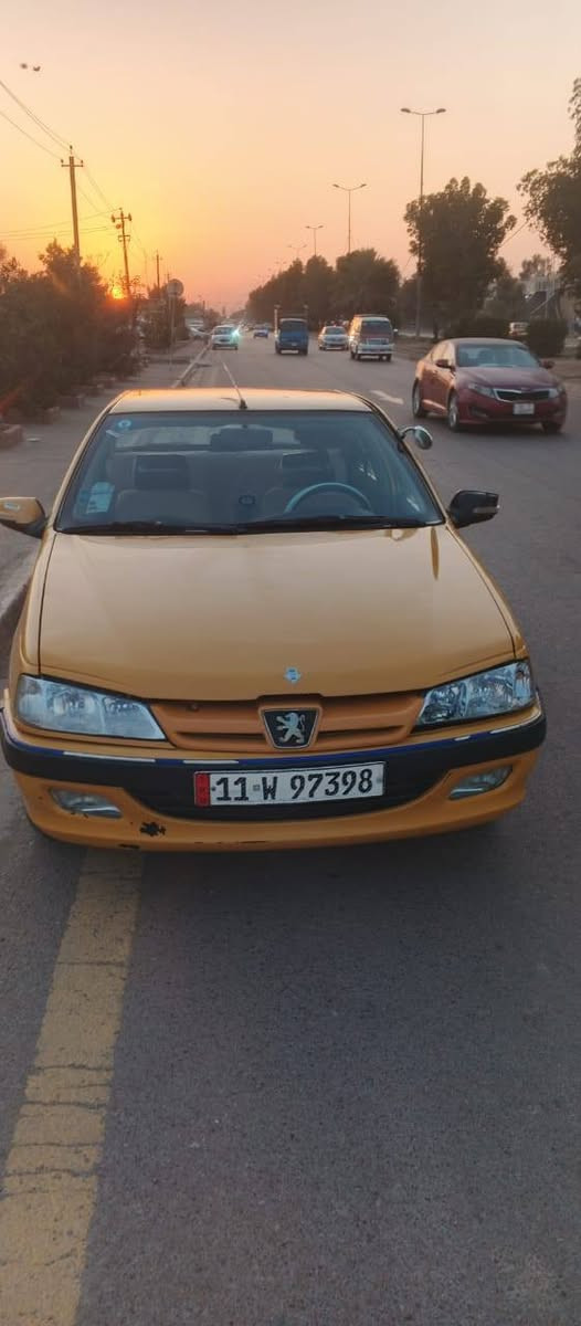 السلام عليكم بيجو بارص 2015بسمي مصفره هيهه وغرامه مكفوله من الضربه والصبغ بيه رصعه بلباب صغيره السعر 45الاتصال ***********
