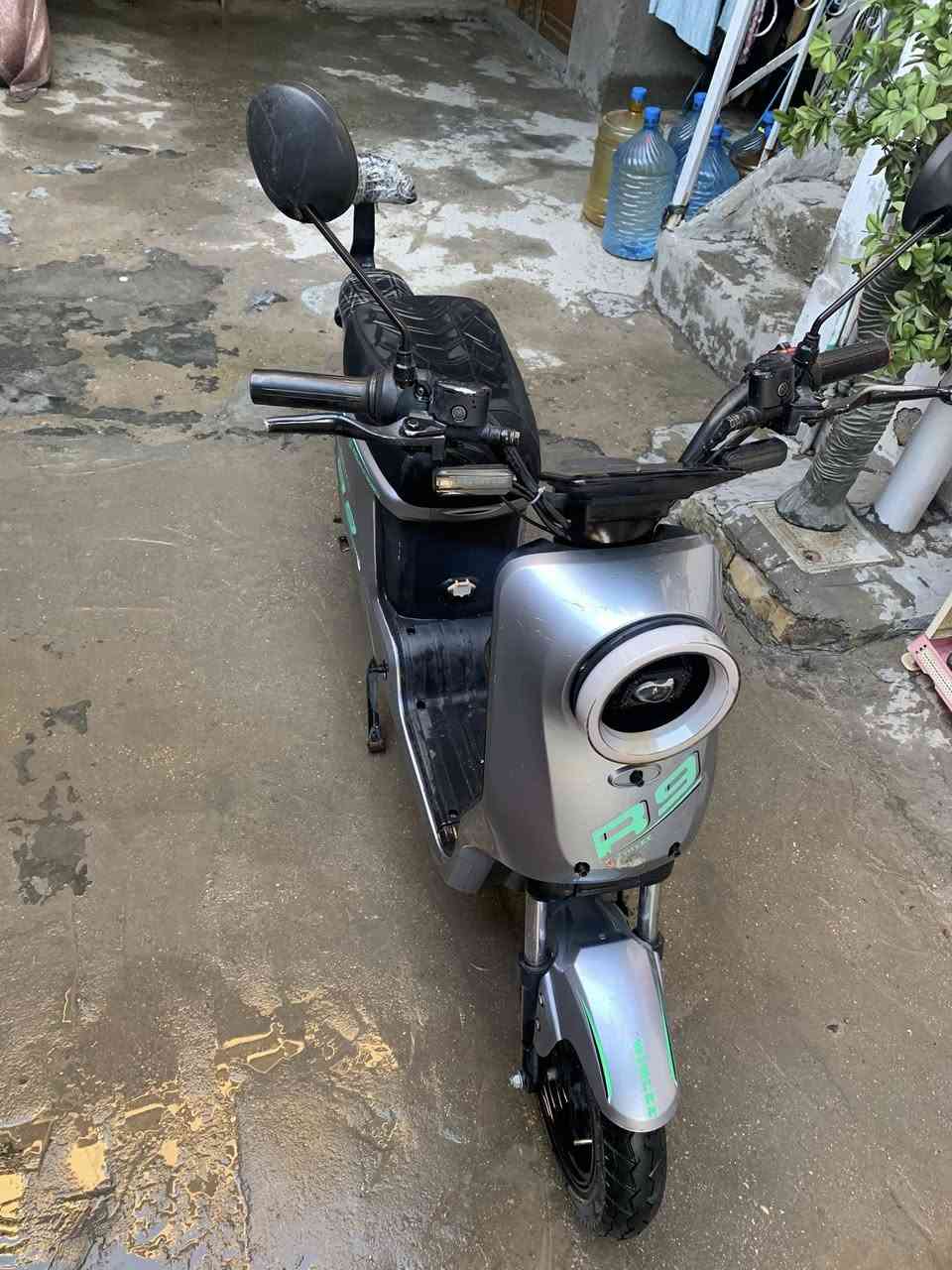 للبيع دراجه شحن كلش نضيفه وحلوه امانت الله وبطاريات بيه جدد وكلشي شغال بيه تجي تاخذ ع فحص مكاني بغداد بلديات السعر 350 وبيه مجال رقم الهاتف ***********
