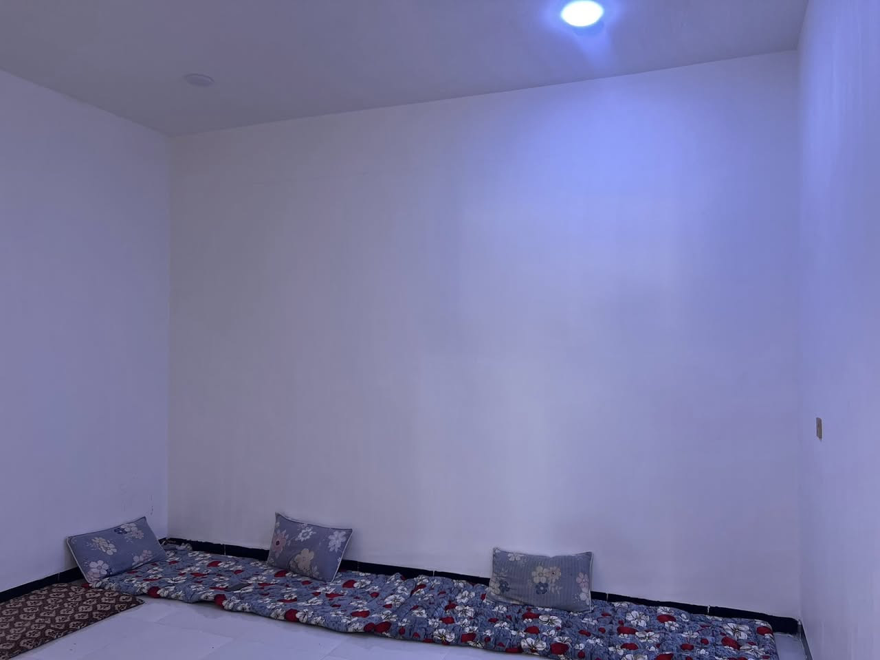 دار 🏠 للبيع 
المساحه 170م 
الموقع بابل المدحتيه حي بابل الزراعي 
يحتوي على غرف عدد 2
يحتوي على صاله 
يحتوي على مطبخ
استقبال 
مجمع صحيات داخليه وخارجيه 
البناء طابوق 🧱 الجمهوري 
السقف صب 
للاستفسار اكثر مراسله الصفحه او الاتصال على الرقم ***********
