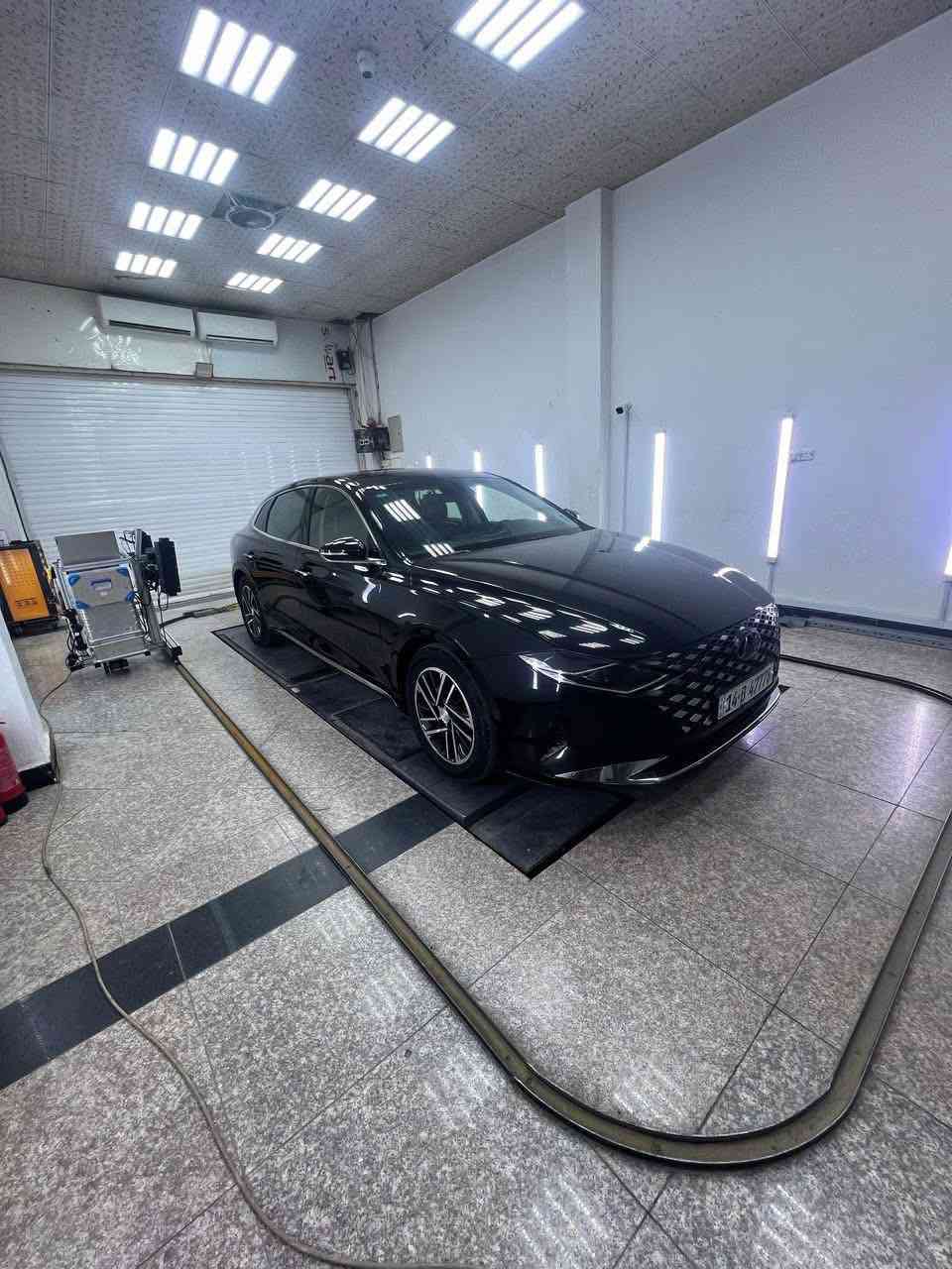 هونداي ازيرا گراندور 2022
لون اسود موديل 2022 و ماشية 53 ميل
 

( بيها فقط جاملغ امامي تبديل 
وصبغ كلير الجاملغات الخلفية بدون حادث بدون ضرر ) 

……..  مواصفات السيارة  ………

مواصفات فوووول

وارد كوري  بانزين 

محرك 2500 تنفس طبيعي

كشنات جلد 

بصمة تشغيل و ابواب 

جام امامي خلفي اوتو 

تدعم كار بلي و اندرويد اوتو 

٢- كاميرات خلفية

لايت امامي دبل عدسة زينون + انارة نهارية

بگ لايت خلفي led 

٤- الكشنات الامامية اثنينهم كهرباء 

الكشنات الامامية تدفئة + تبريد 

الكشنات الخلفية تدفئة 

حساسات امامية + خلفية

رادار امامي + جانبي + نقاط عماء

انارة ترحيب عند الاقتراب من السيارة

مري شفط + اشارة بالمري

زر للتحكم بارتفاع اللايت الامامي 

منافذ للطاقة و الشحن امامي + خلفي 

شاحن وايرلس 

تبريد منفصل للراكب و السائق 

قطعتين تبريد امامي + خلفي

تدفئة بالستيرن 

جنطة كهرباء + فتح عند الاقتراب

3 وضعيات للقيادة 

هاند بريك بصمة كهربائي

نظام Auto Hold اوتو هولد 

انارة حمراء بالابواب 

حساسات بالابواب للتنبيه عند فتح الباب و سيارة 

قادمة من الخلف 

نظام المحافظة على المسار 

كروس ( تحكم بالسرعة )

نظام ترحيب صوتي

تخم تاير مشيلن 

رقم بصرة هزة جديدة 
السعر 190 

***********
