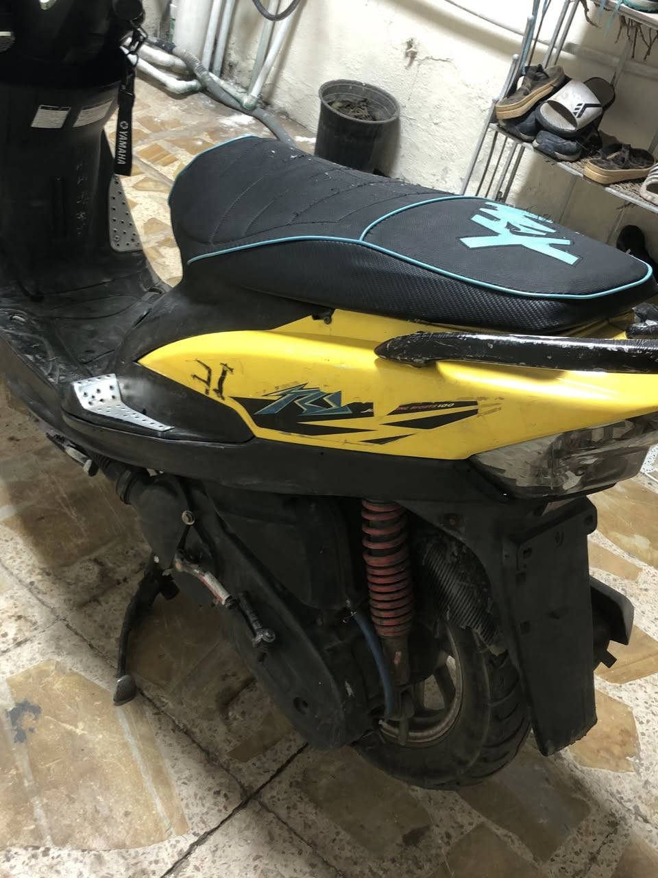 سلام عليكم دراجه ماكس عدله سرعه120لون اصفر   بوشه 49 دراجه نضيفه وكلشي بيها شغال ماعده الهندر ناقصها  يده مال هندر دراجه امبدل بيها بوشه وبستم بس وصار سنه من بدلت البوشه سعر دراجه 550 وبيها مجال  مكاني الفلوجه شارع الشركه رقم الهاتف ***********
