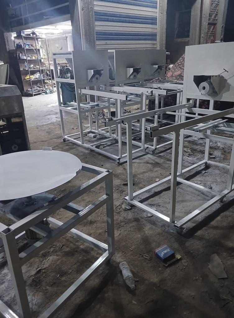 #ضمان_سنه_صيانه_وعمل 
تصنيع وصيانه قطاعات كعك ابو السمسم تقطع جميع الاوزان والاشكال 😍اصبع 😍 برازيلي 😍 بيروتي 😍 واي سرعه انت تريدها مع ميز دوار او بدون ميز دوار 😍  اني عندي فرن تجي تشتغل بيها انت بايدك على عجنتك وتشوف شغلها وتاخذها للاستفسار على الارقام
***********،،،،،  ***********.....، ***********،،،،،***********،،،***********
#قطاعات_عجانات_افران_مخبزدوار
