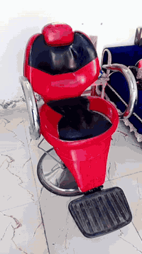 كرسي حلاقه للبيع فقط الشك الي موضح بصوره يدوشم لباقي كله شغاال جك مال ...