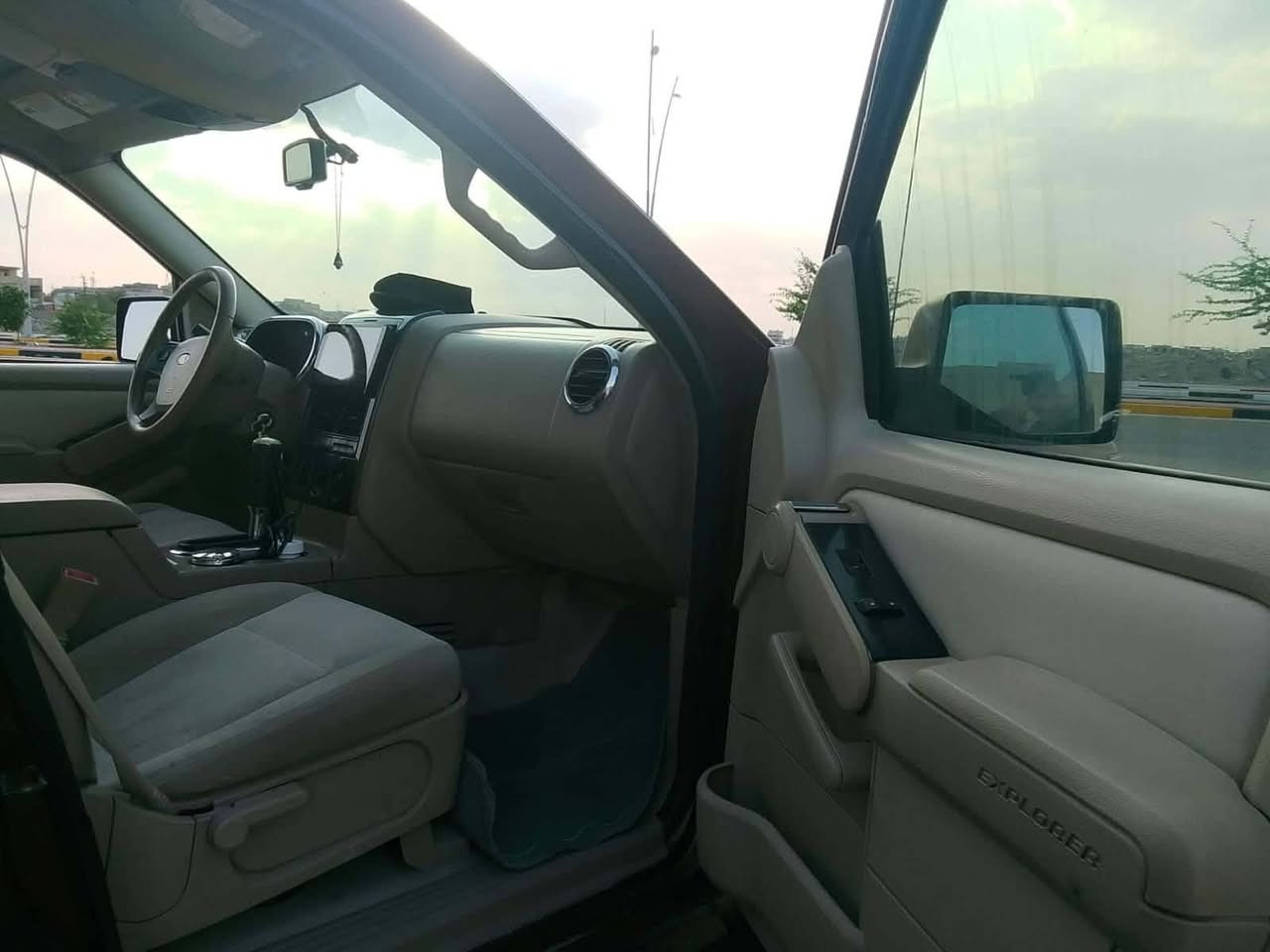 فورد اكسبلور ٢٠١٠جاهزه من كلشي
بيع او مراوس بسياره ناصيه
مكان بغداد
رقم بصره تحويل مباشر 
*********** بغداد, العراق
