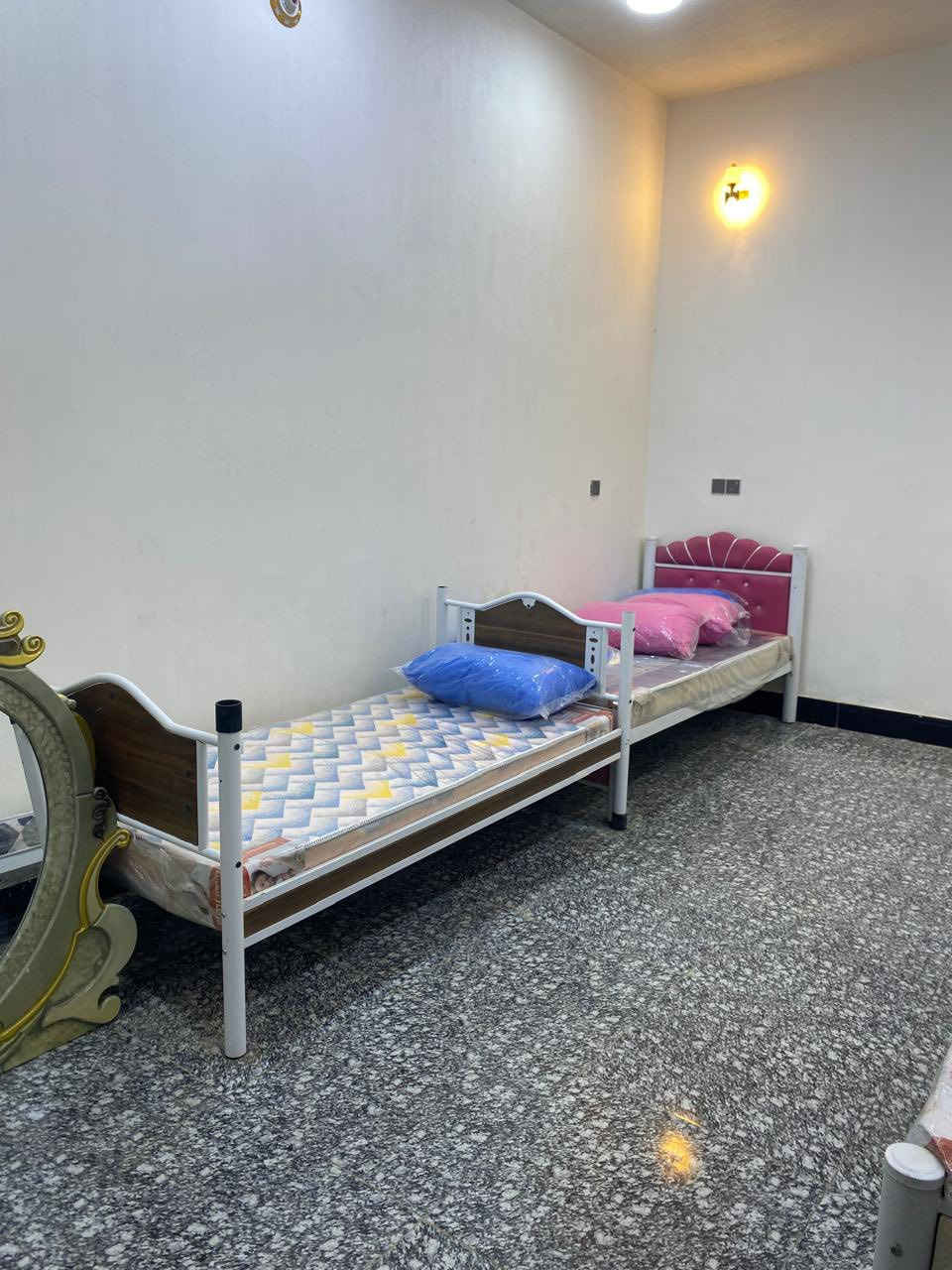 السلام عليكم
بيت للبيع قرب السريع  بعُد بيتين عن شارع السريع الرئيسي مقابل ملعب المختار طابو اسهم مساحة 150 متر البيت جديد ونضيف يحتوي على غرفتين وصاله واستقبال خارجي  ومنور مستعجل ع البيت السعر 160 مليون وبي مجال للشراي مستعجل ع البييييع الاستفسار اكثر ***********
