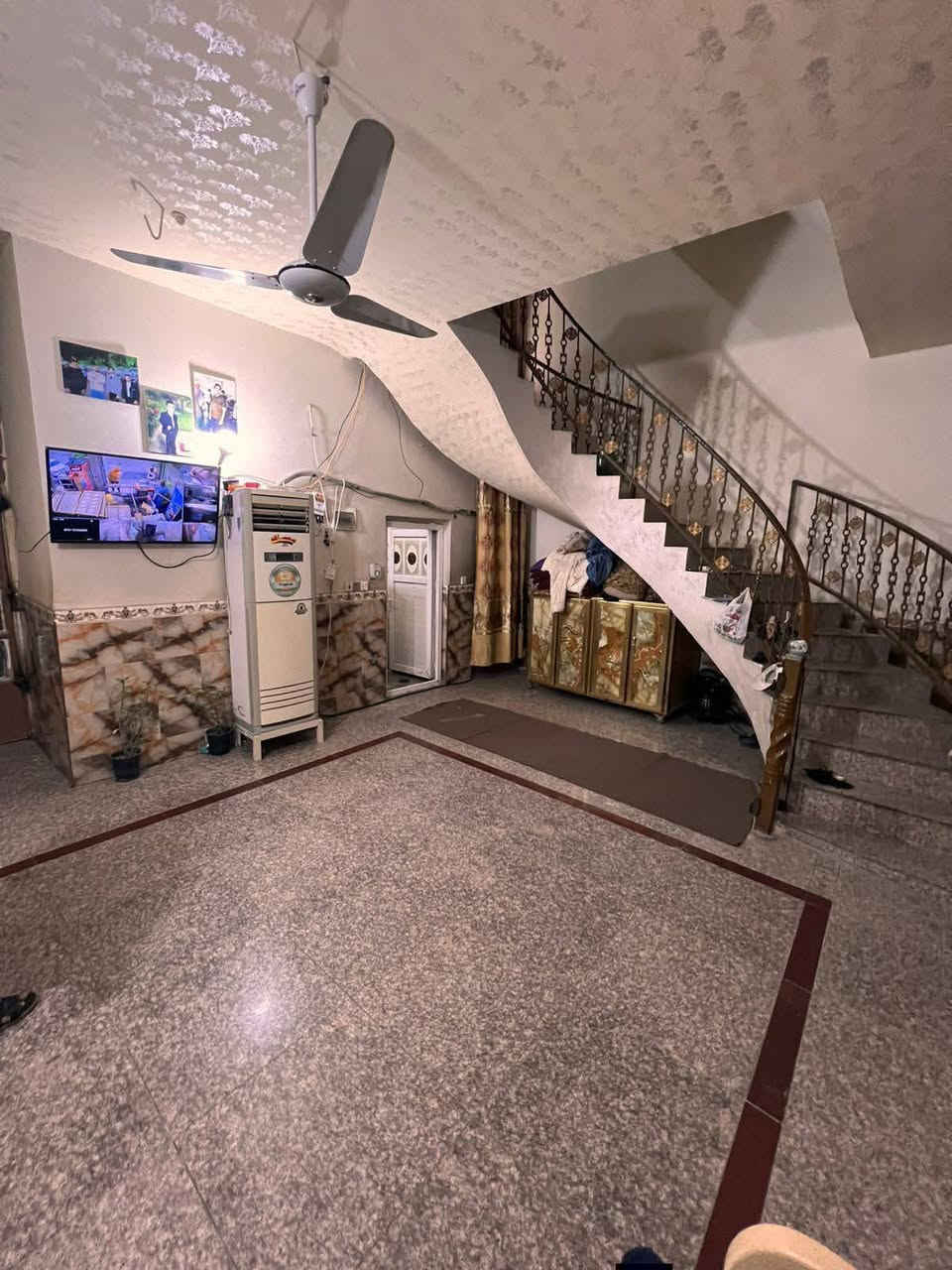 #دار_للبيع تجاري الوارد-15-مليون 
بناء حديث كونكريت مسلح
العنوان : شارع سالم مقابل مدرسه الرساله 
المساحه : 200 متر الواجهه 10
✨بيع او مراوس ✨
يحتوي على غرفه عدد 2
صالة  
استقبال 
مطبخ
صحيات عدد 3

————————
#نستقبل_جميع_عروضكم
———————————————————
🔺#للاستفسار مراسله واتساب ع الرقم التالي 

 ***********  📲
*********** 📲
—————————————————————
او زيارة مكتبنا 
🔺مكتب رسول الناصري للعقارات 
🔺العنوان:-شارع ستين مقابل صيدليه كبسوله
