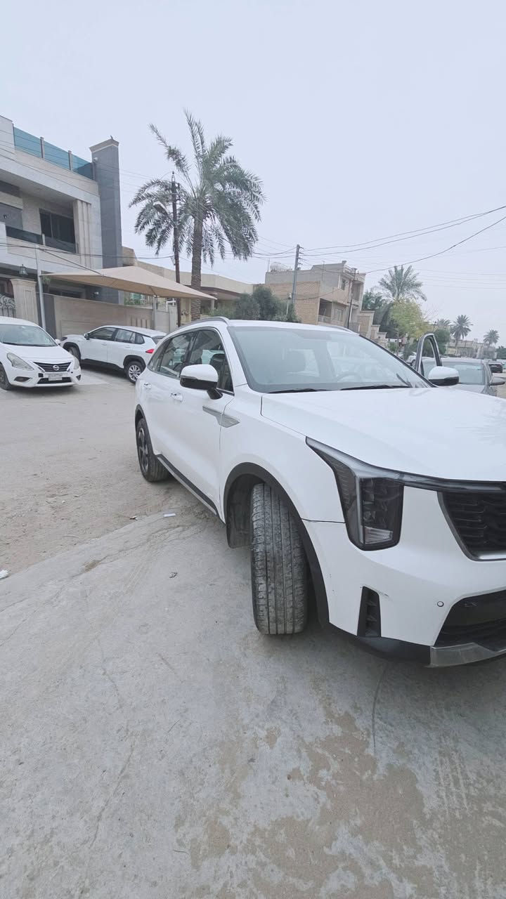 سورنتو 24 خليجي رقم بغداد
محرك 2500
4سلندر
7راكب
بصمة 
مري شفط 
صندوق كهرباء 
زنون
اريل نفكشن 
كامرة دوارة 
حساس امامي خلفي 
كشنات جلد
ملاحظةالسيارة بيها بارد وشخوط خفيفة وصبخ الجاملغ الخلفي  السيارة نضيفة وجديدة مال جناي  
العنوان بغداد موبايل ***********
