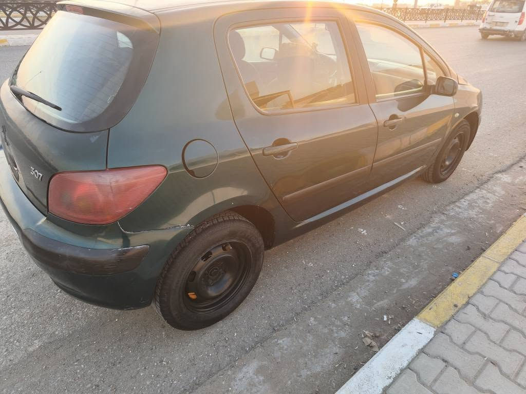 بيجو 2005 بلاديه 
بيها نص جامرلغ خلفي صبغ  فقط طخه بسيطه
كير مكينه نظيفه رقم كركوك سنويه جديد
سياره مصروف عليها هوايه وكل غراضها جديد اصلي مشدود مابيها مصرف نظيف جدا 
ماشيه 240 الف
بسمي شرط تحويل 
مكان السياره كركوك 
*********** كركوك, العراق
