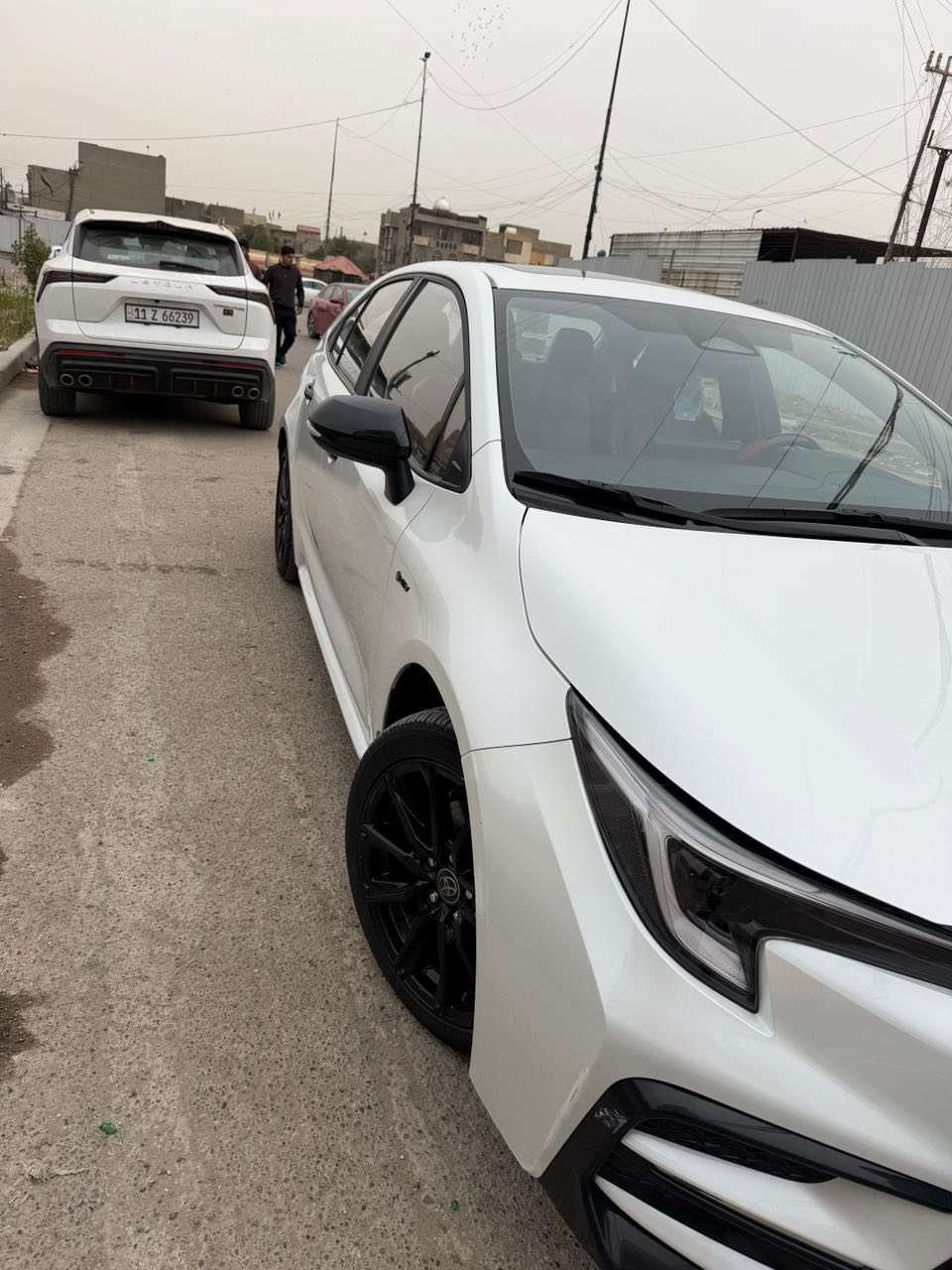 سيارة كورلا 2025 هايبرد للبيع بدون صبغ  طخة خفيفه في ربع باب الصدر والباقي مكفول عداد المسافة 21 الف كيلو متر فول مواصفات s كرسي السائق كهرباء سيستم ايرباك كامل فتحة سقف قيادة ذاتية  توقف ذاتي  كامرة خلفية ويل رياضي حجم 17 داخل جلد شاشة كار بلي رادار السعر 160 ورقة للتواصل الاتصال على الرقم ***********
