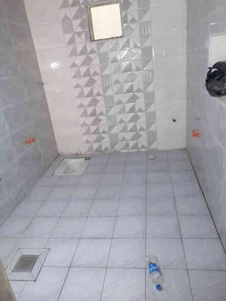 السلام عليكم خلفة سيراميك شغل درجه اولئ نشتغل لوح ارضي وجداري وتصفير الارضيه بالماده الاصقه***********
